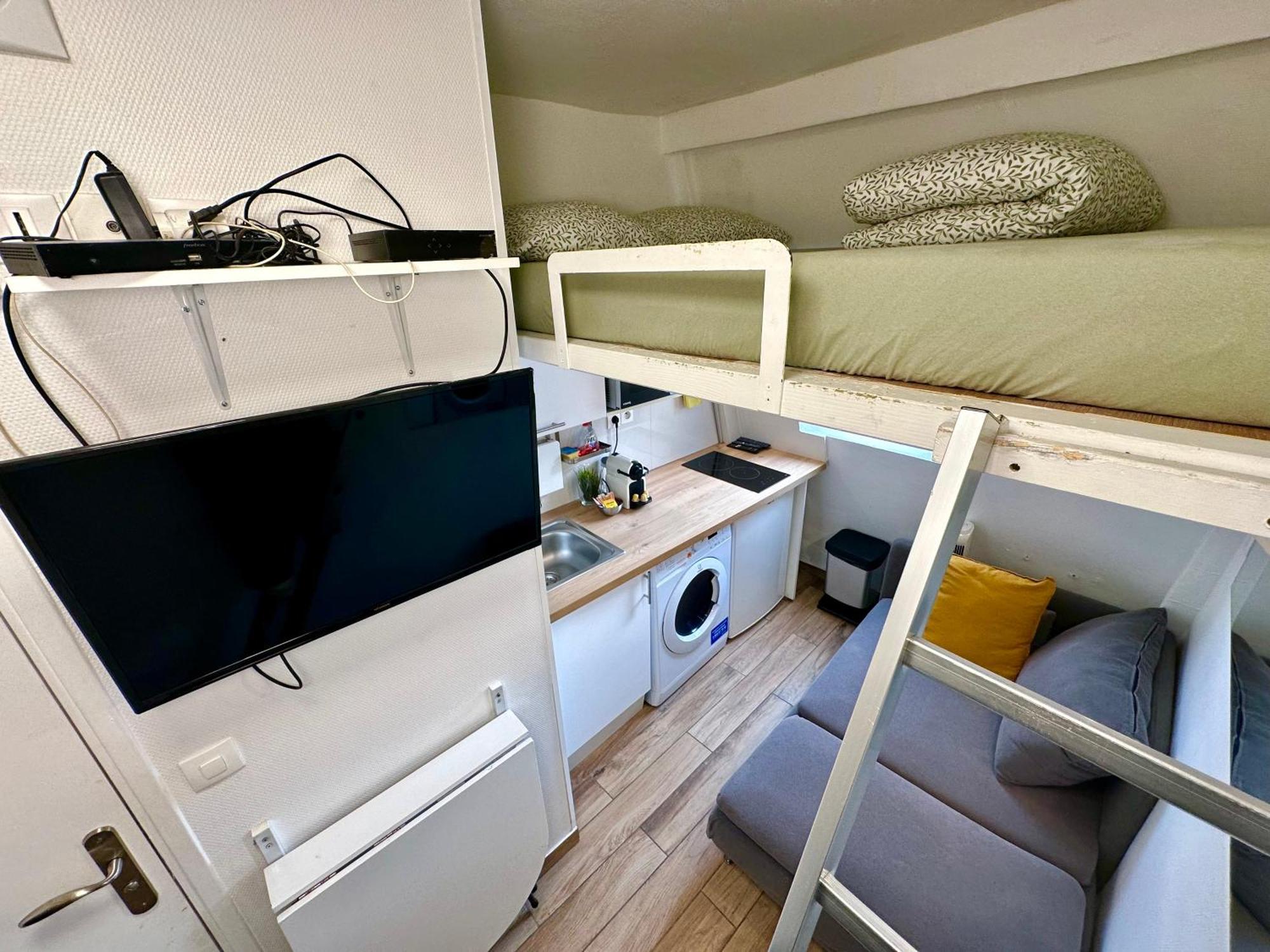 Cosy Near Champs-elysees - Arc De Triomphe Apartment