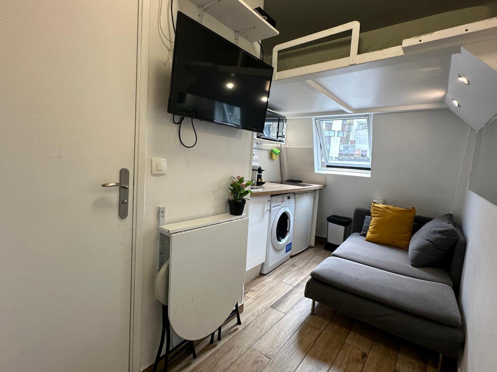 Cosy Near Champs-elysees - Arc De Triomphe Apartment