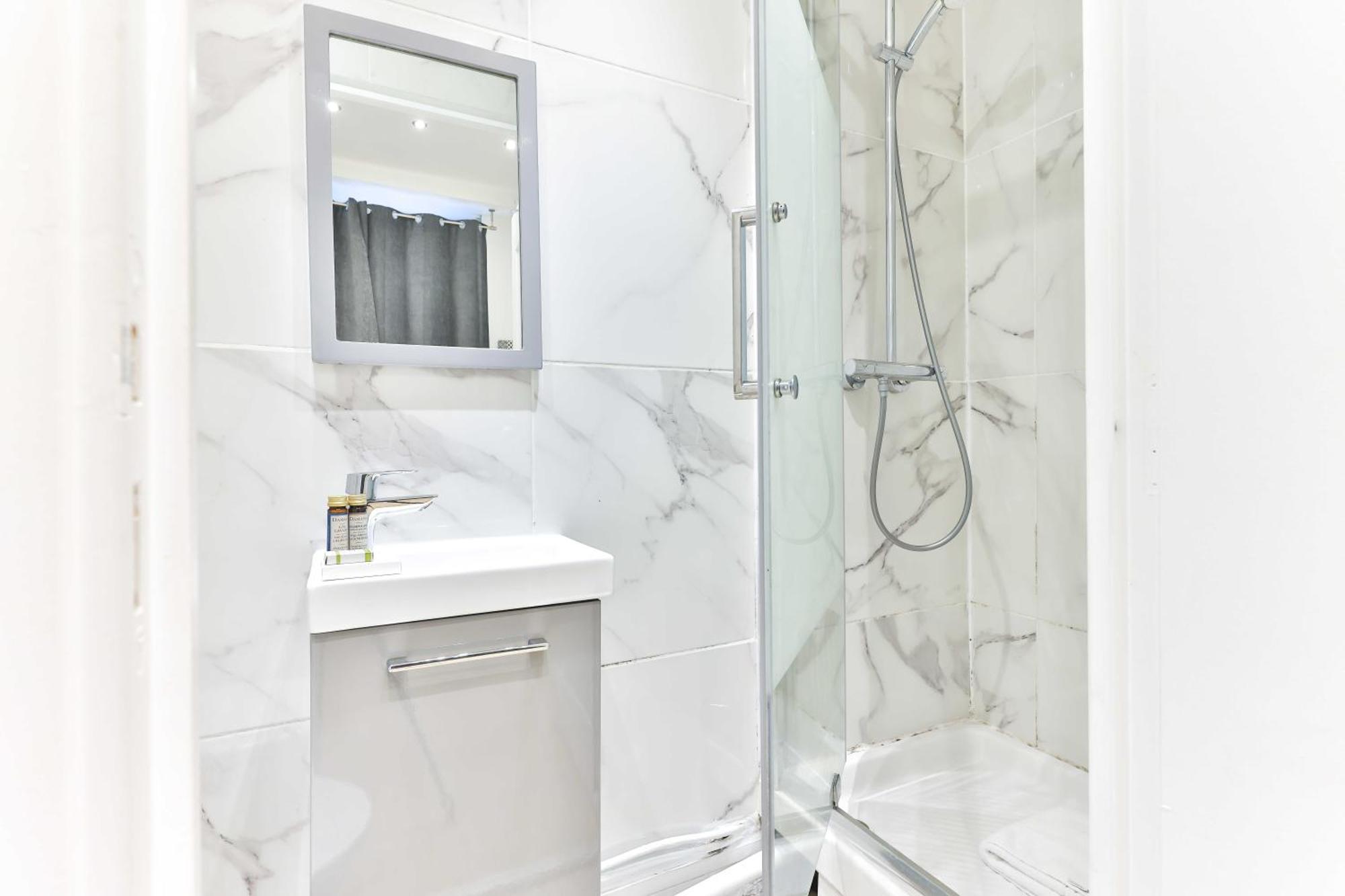 Apartment Studio In The Heart Of Nation Charonne Paris