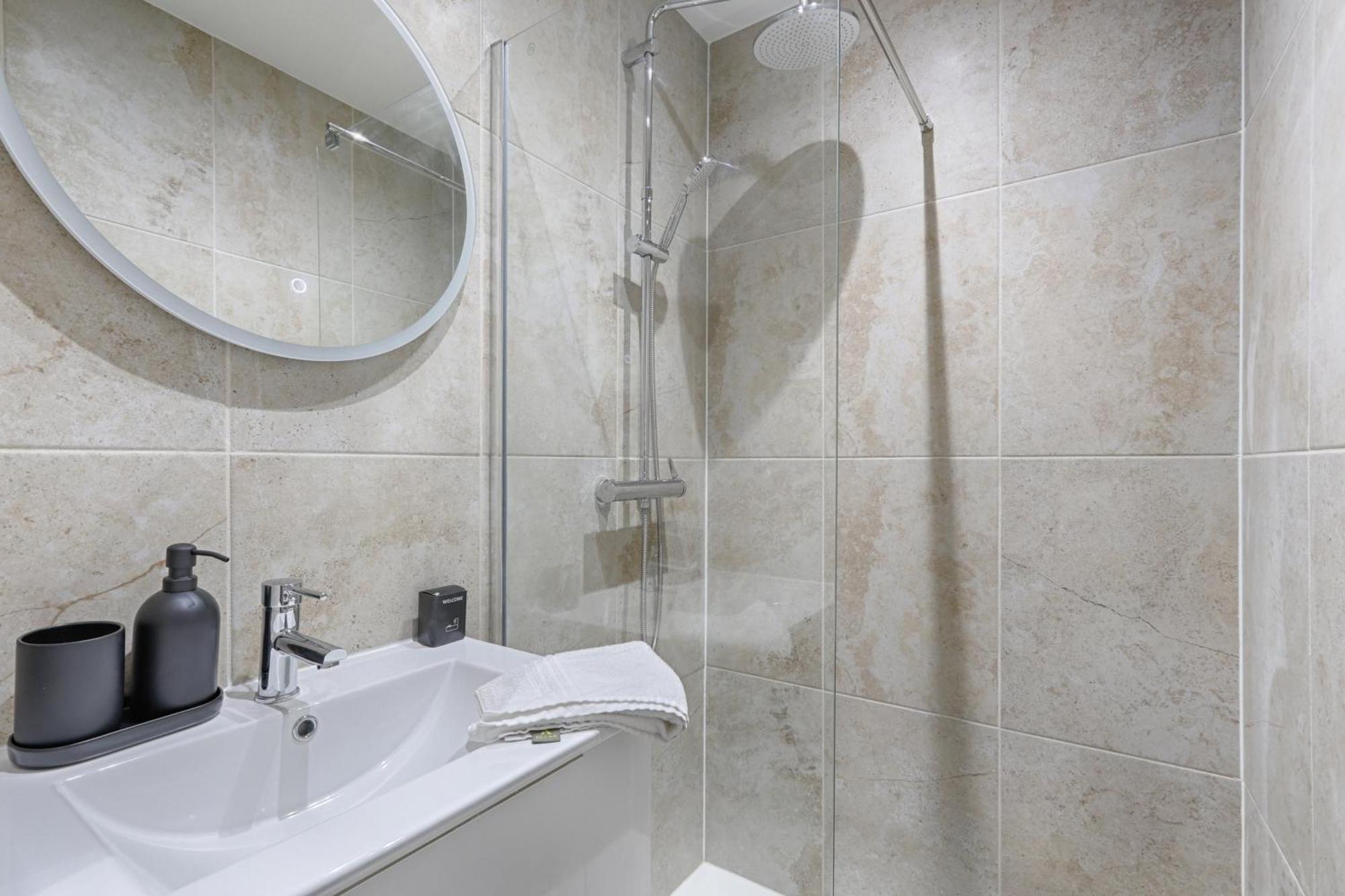 Montmartre Seveste Ii Magnifique 2br