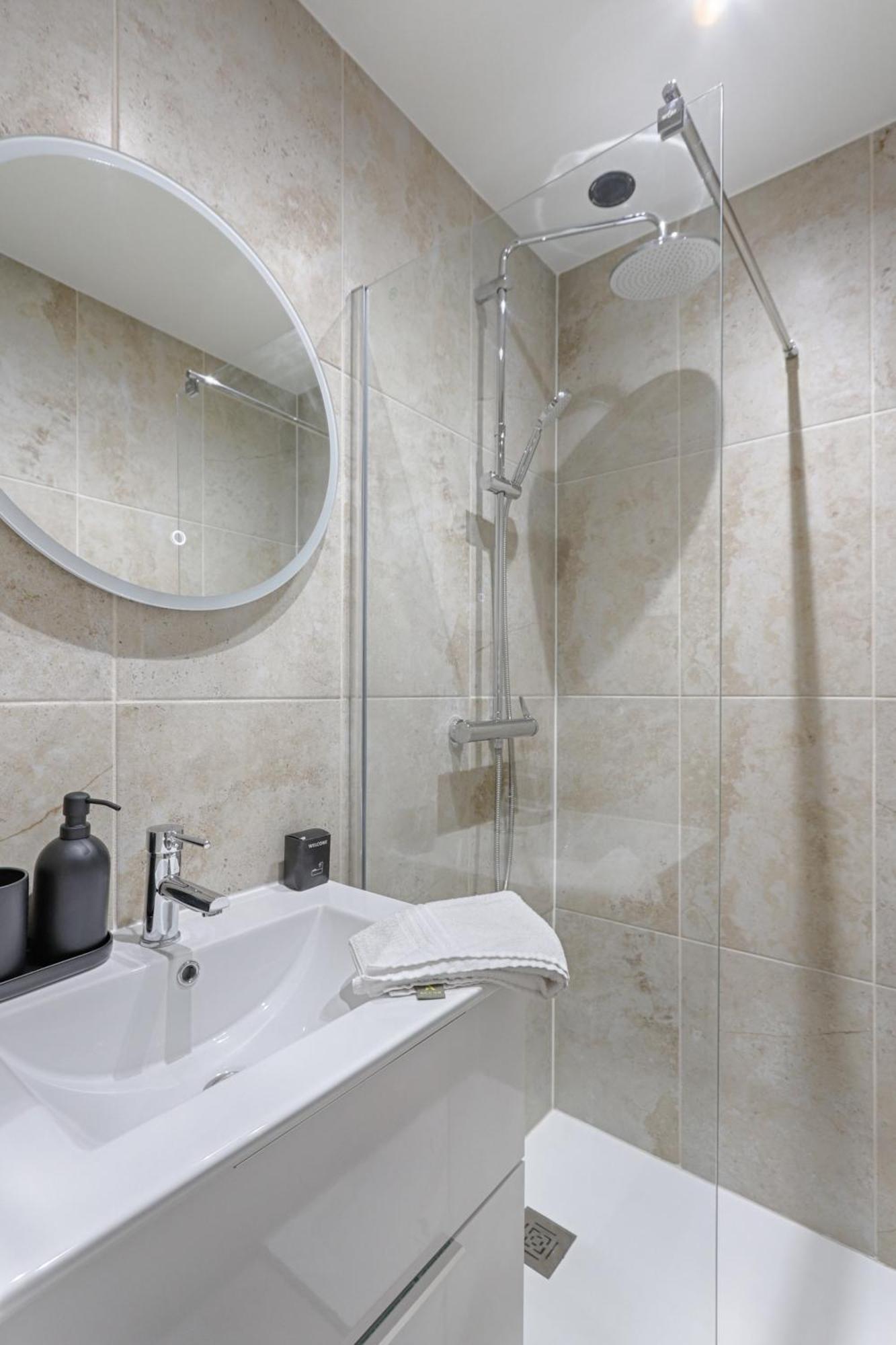 Appartamento Montmartre Seveste Ii Magnifique 2br