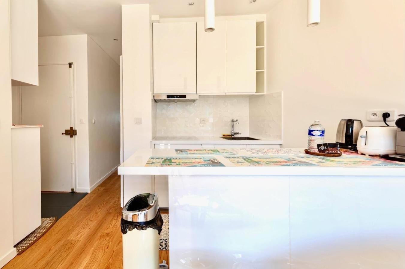 16th 2 Bedrooms Near Eiffel Tower Renovated Balcony 2-4 Person * Parigi