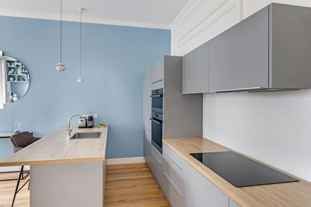 Newly Renovated Near La Madeleine Appartamento Parigi