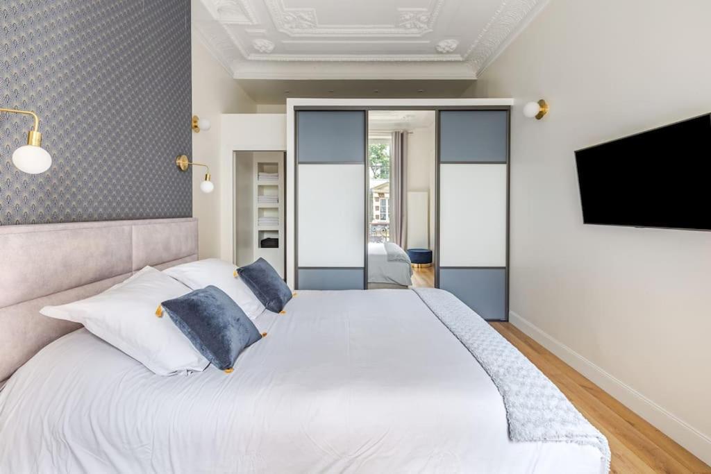 Newly Renovated Near La Madeleine * Parigi