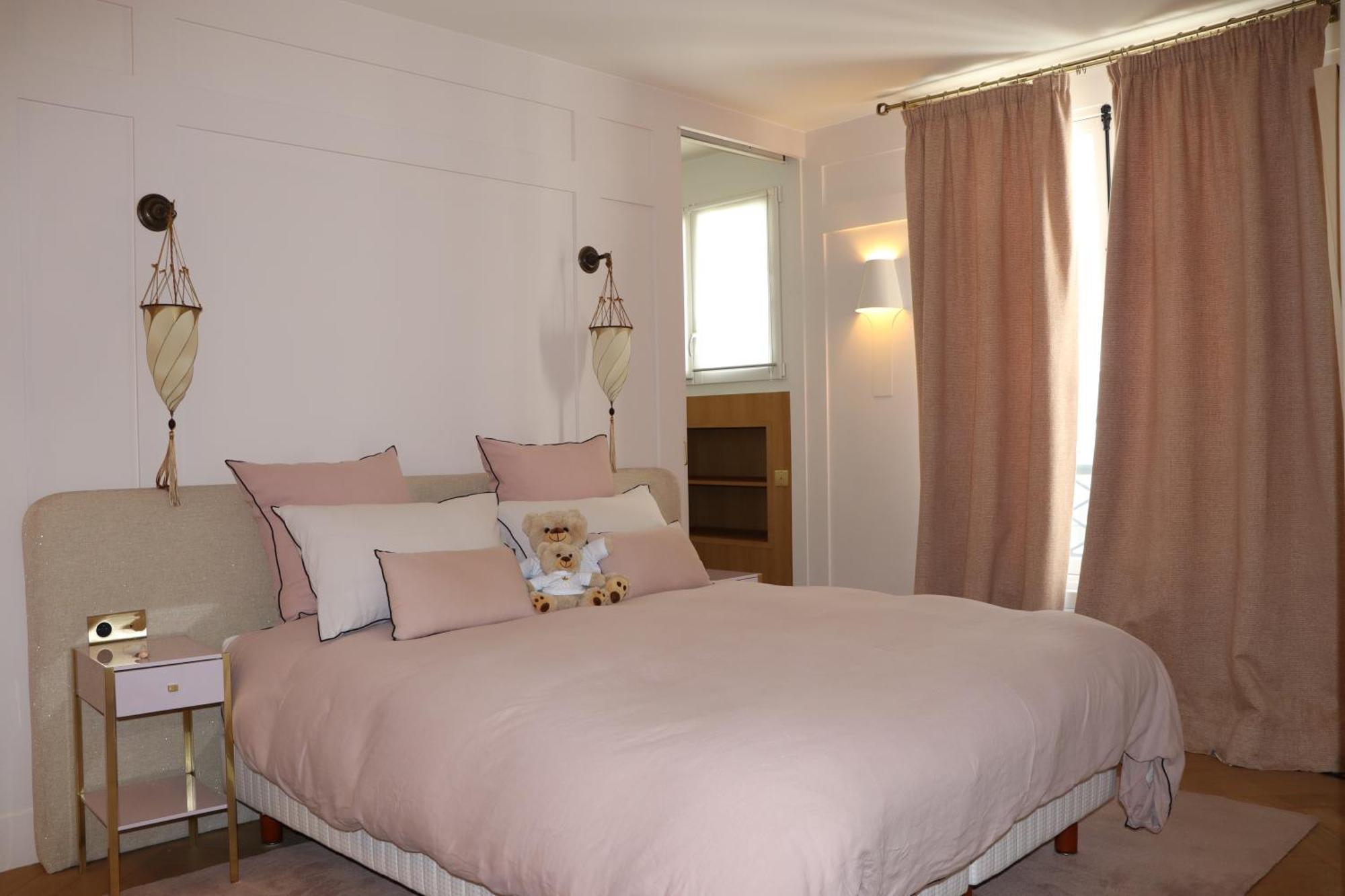 Appartamento Luxueux Avec Balcon, Champs Elysees *