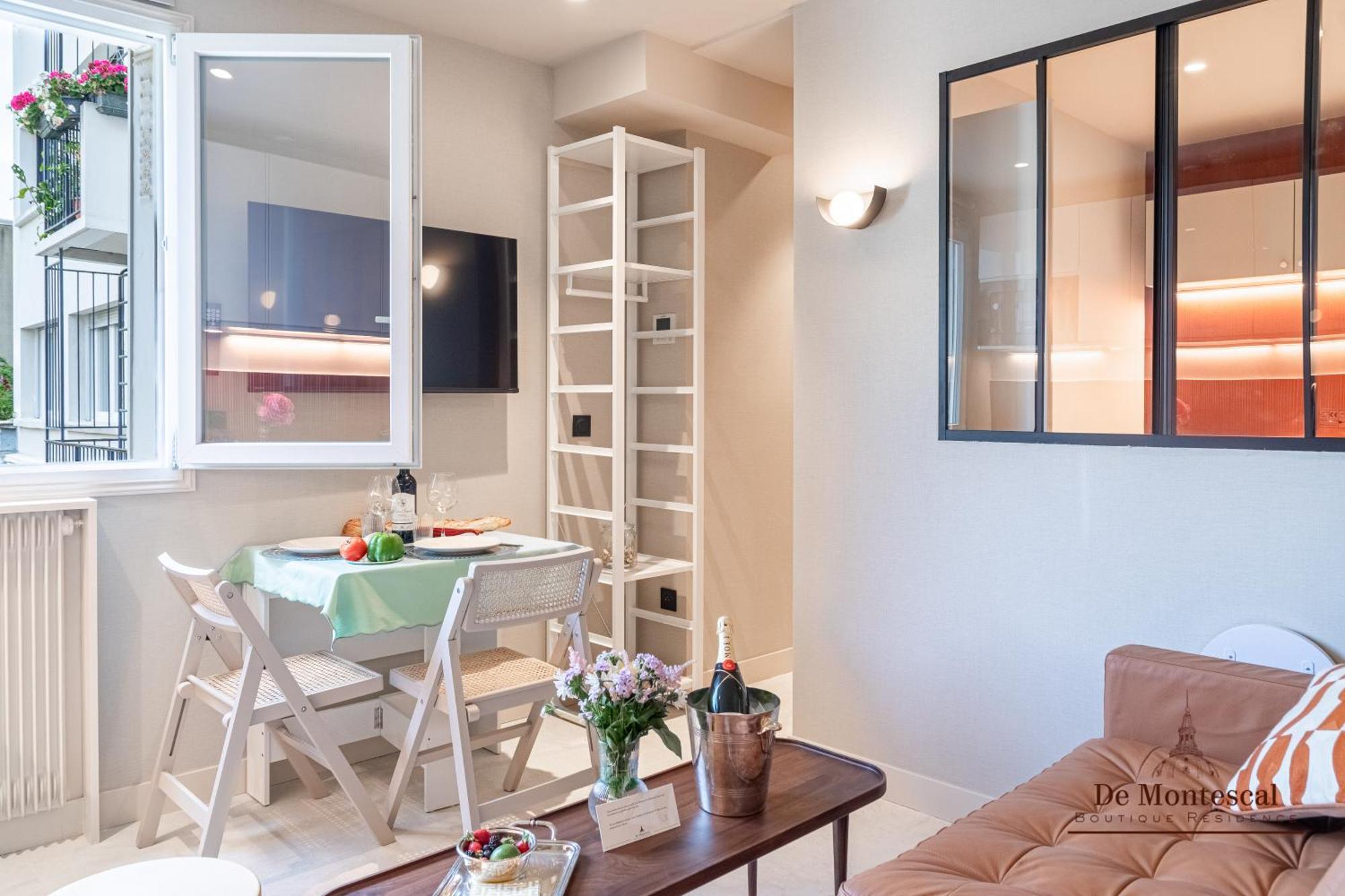 De Montescal Montparnasse Ac In A Prime Location 22 -36m2 Paris