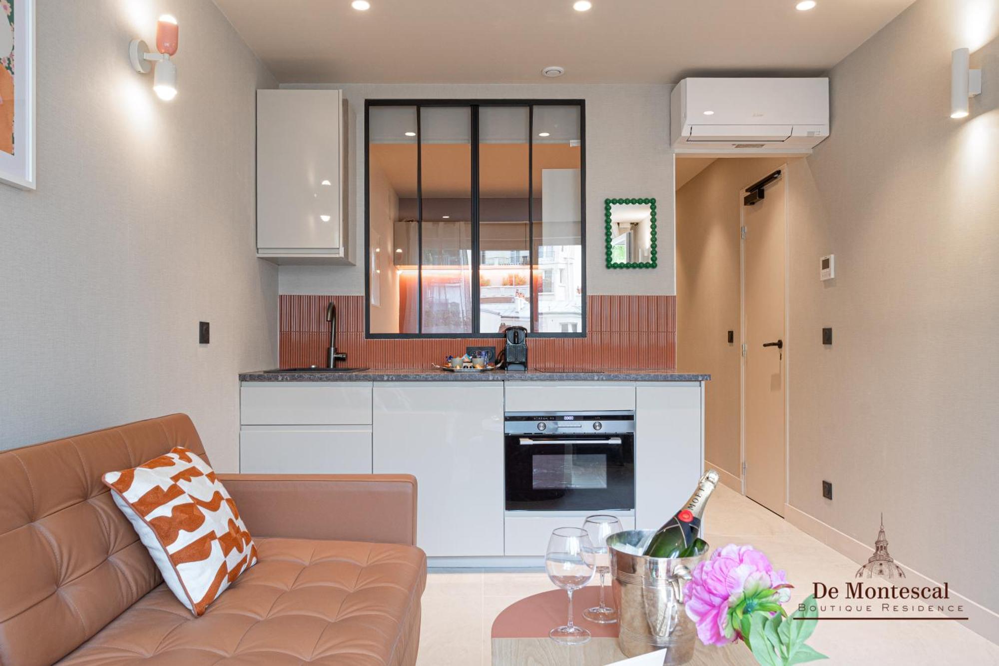 De Montescal Montparnasse Ac In A Prime Location 22 -36m2 *