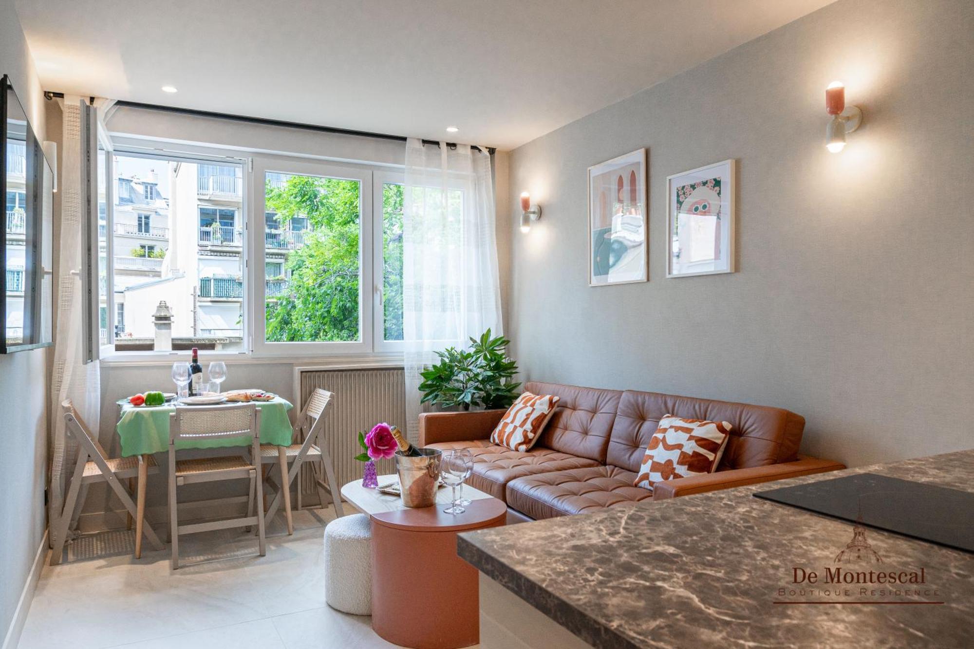De Montescal Montparnasse Ac In A Prime Location 22 -36m2 Paris