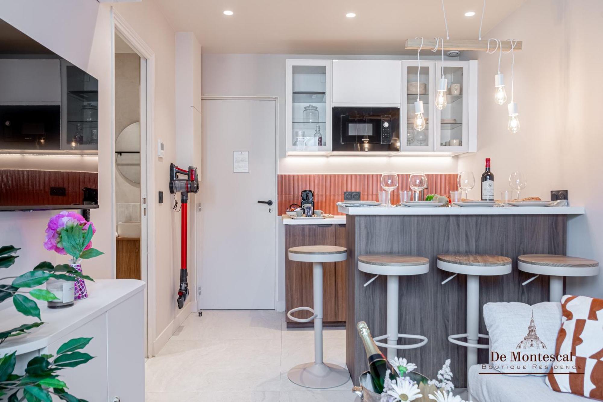 De Montescal Montparnasse Ac In A Prime Location 22 -36m2 *