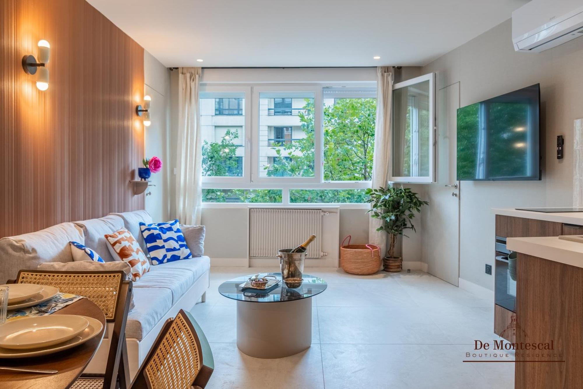 Apartment De Montescal Montparnasse Ac In A Prime Location 22 -36m2 *