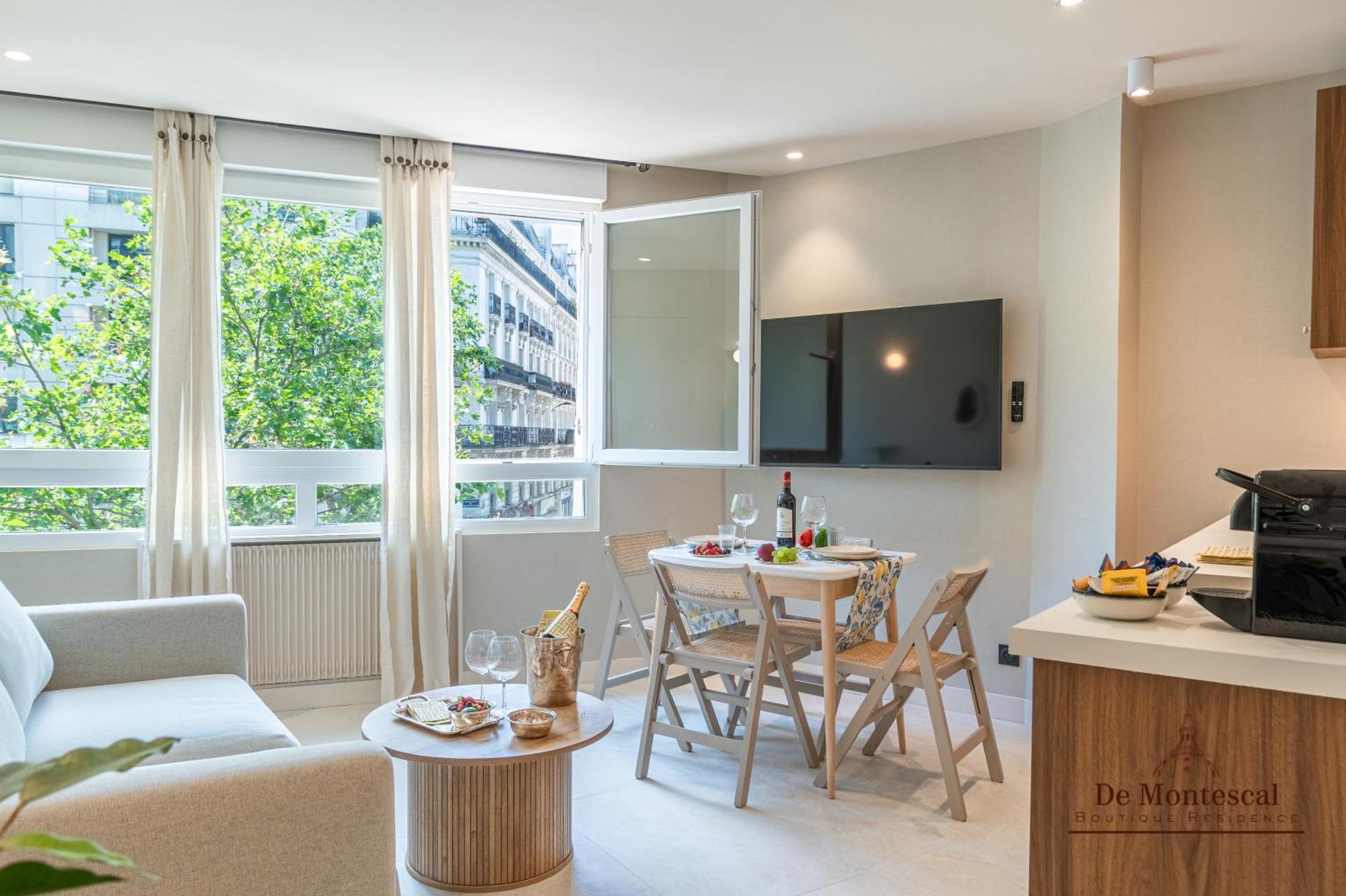 Apartment De Montescal Montparnasse Ac In A Prime Location 22 -36m2 Paris