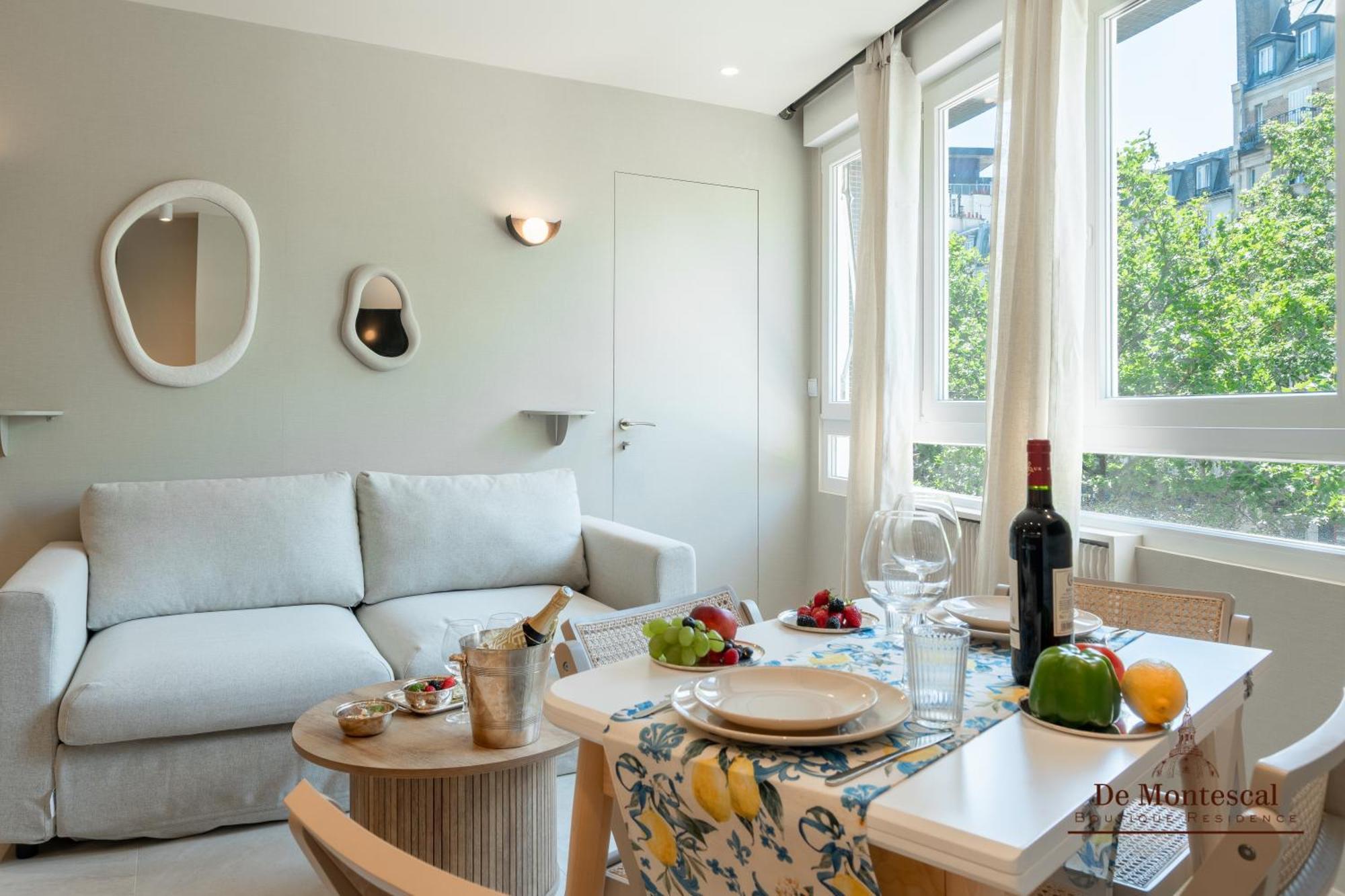 De Montescal Montparnasse Ac In A Prime Location 22 -36m2 Paris