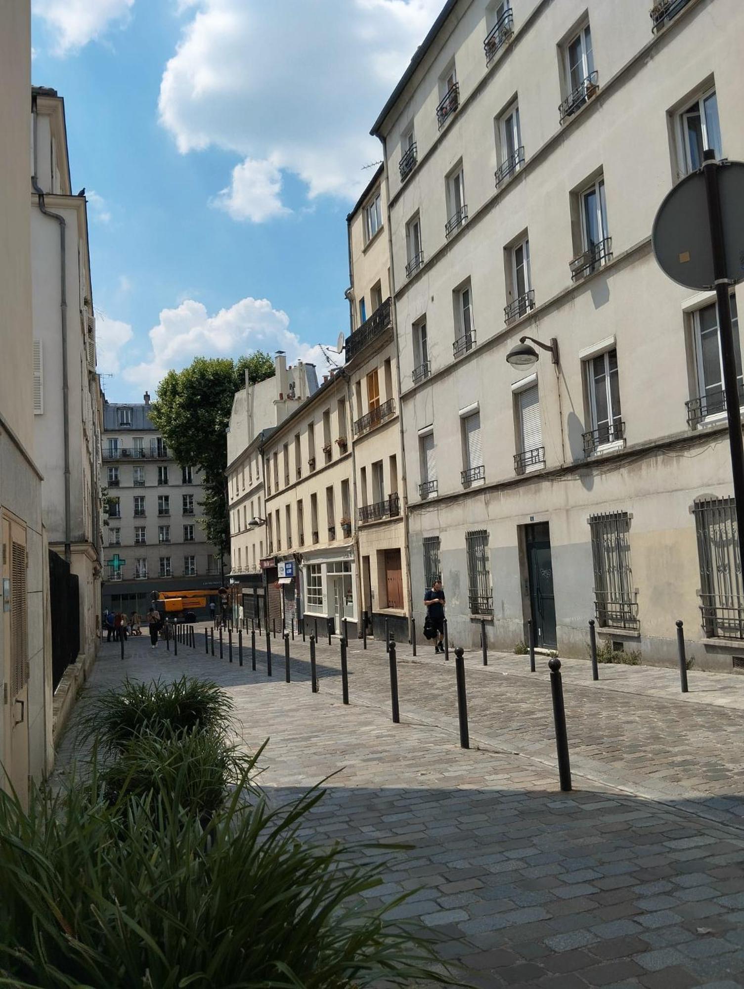 A Place De Clichy Appartamento