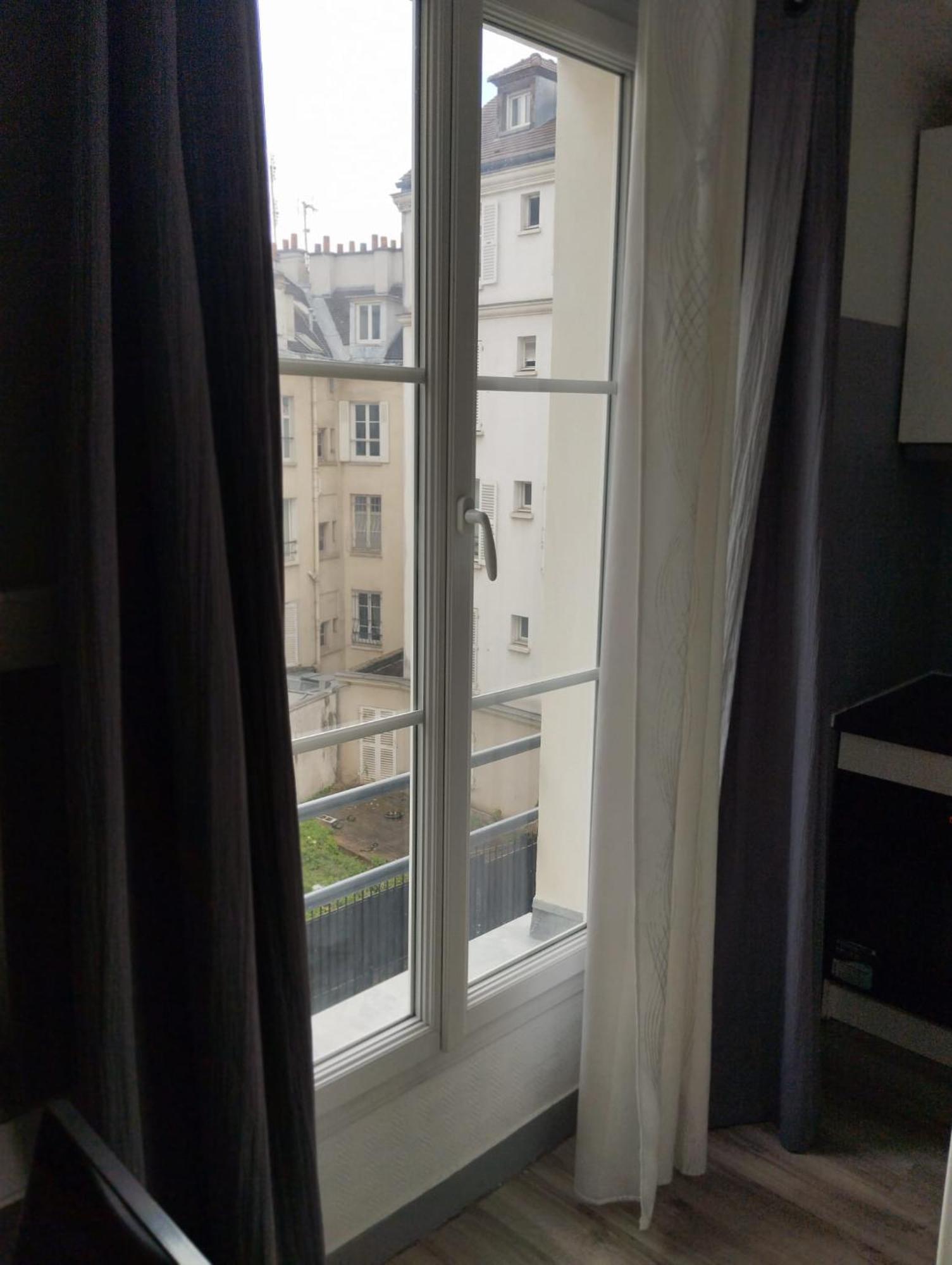 A Place De Clichy Appartamento Parigi