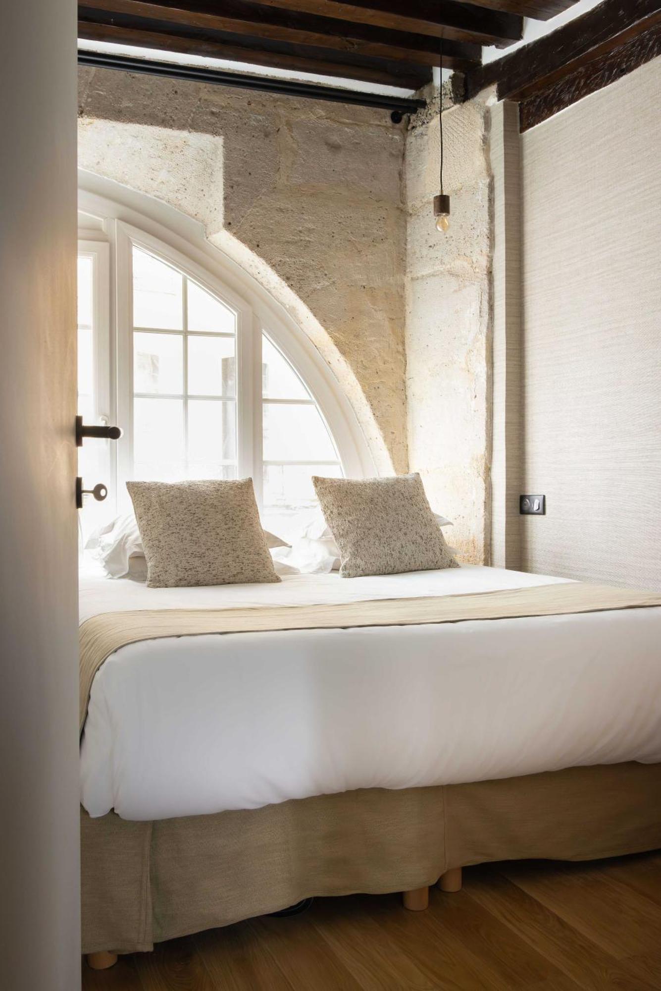 Refurbished - 2br-6p - Chatelet
