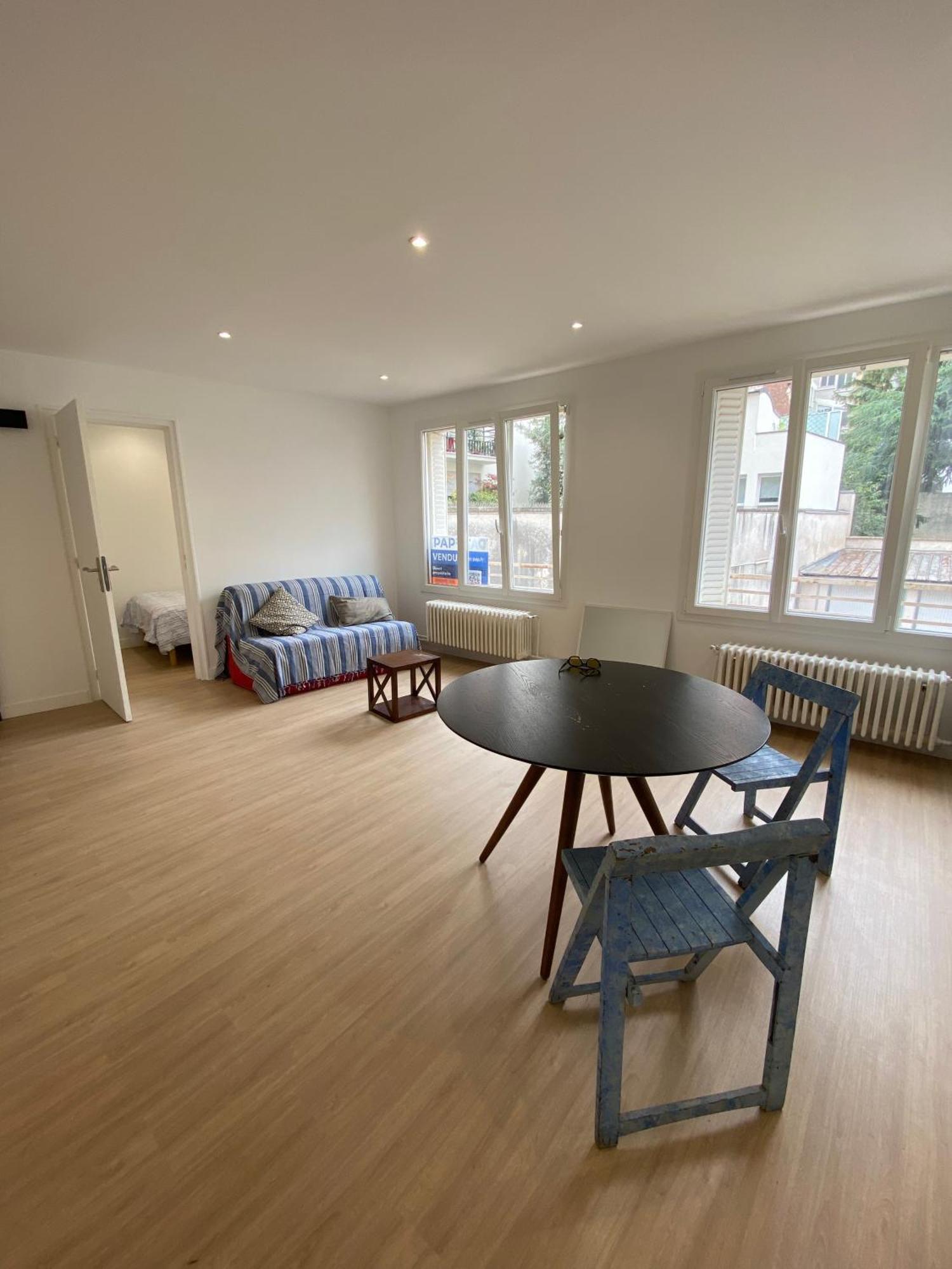 Renew Spacious & Quiet Parigi