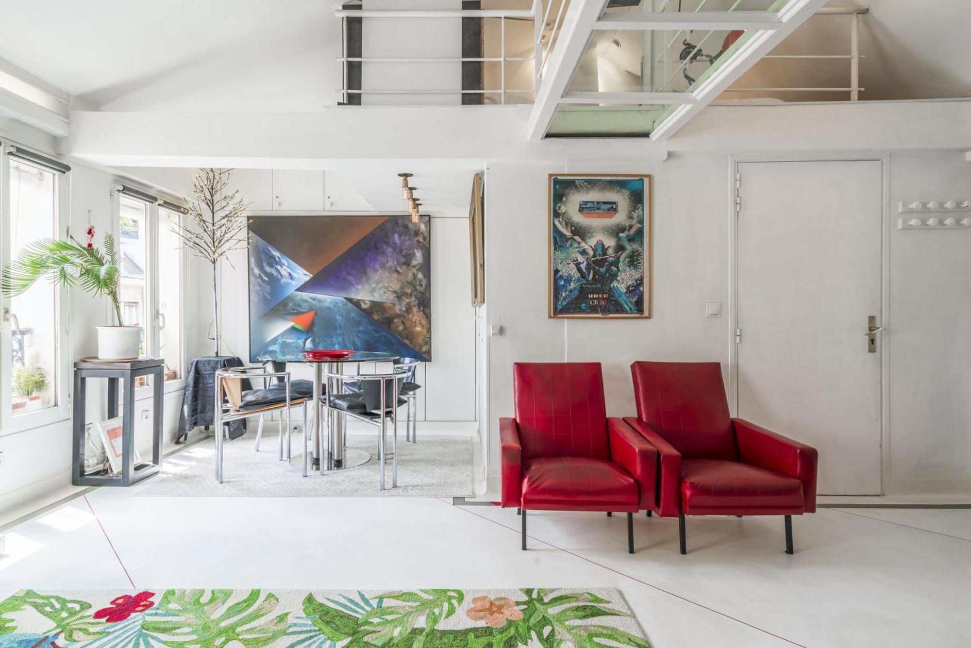 Loft Apartment *