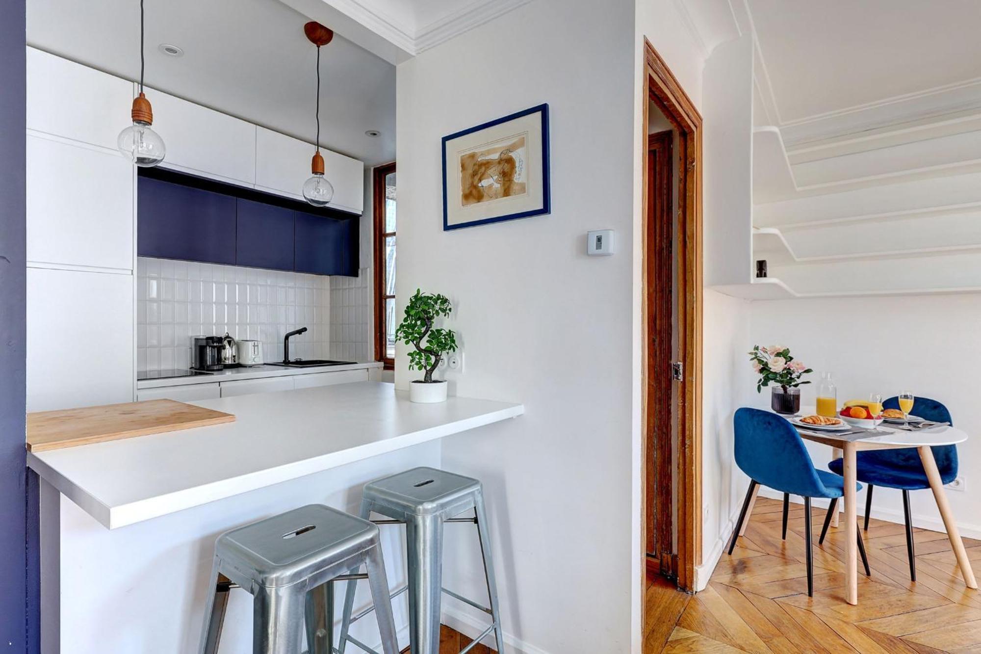 Marais - 1br Apartment *
