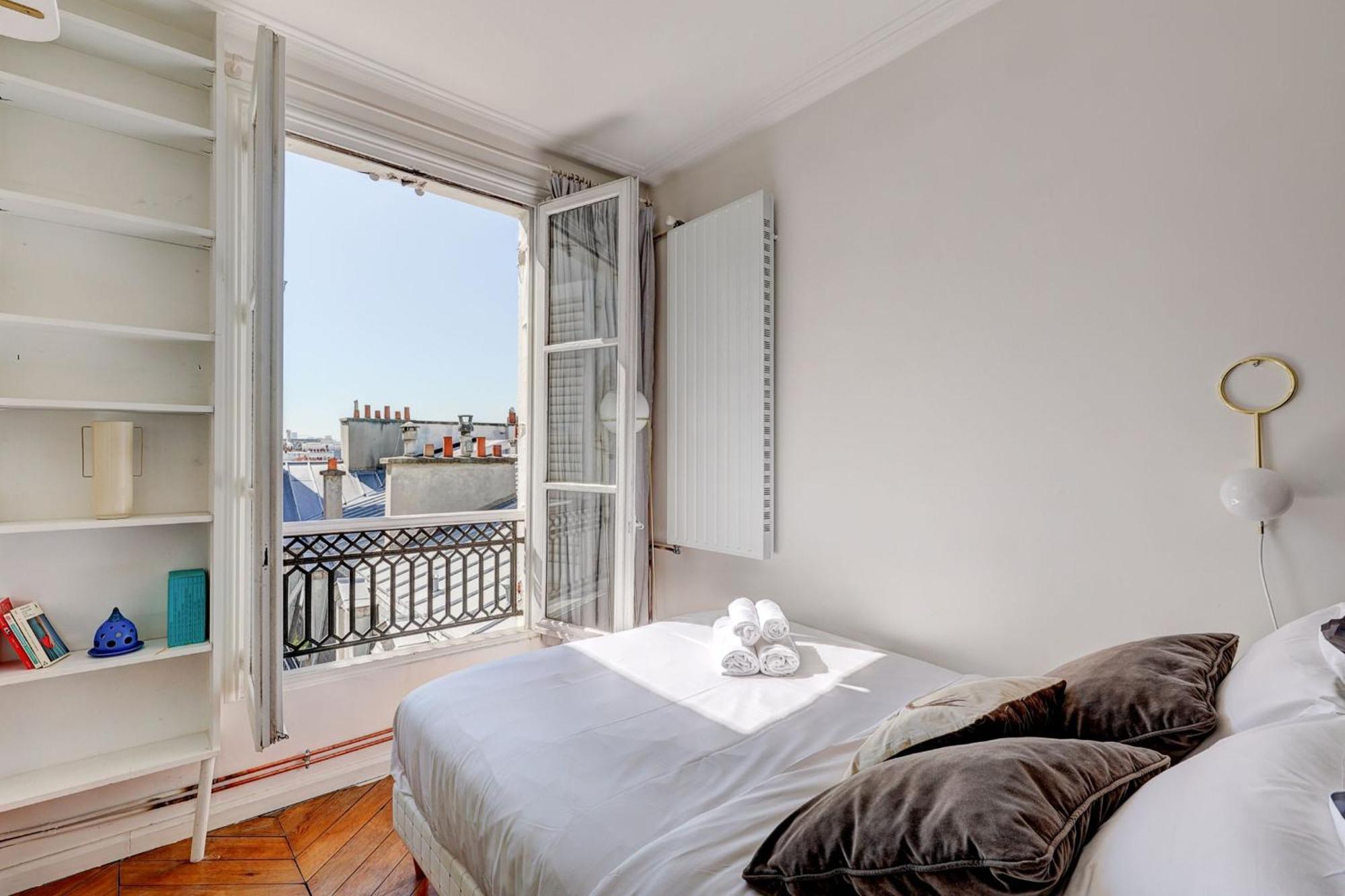 Marais - 1br Apartment *