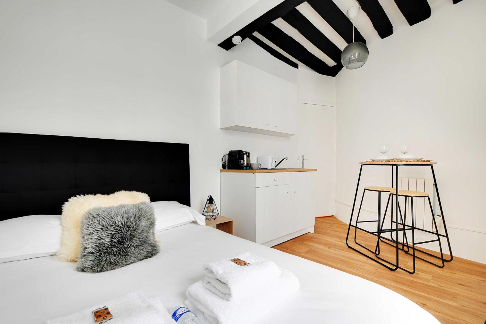 Cosy Studio Close To The Pantheon Parigi