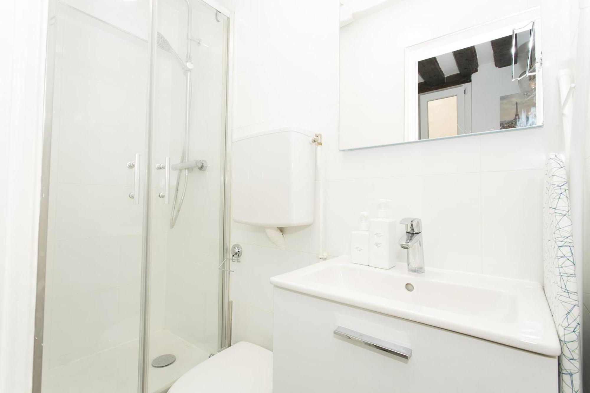 Pont De La 1br Cozy Parigi