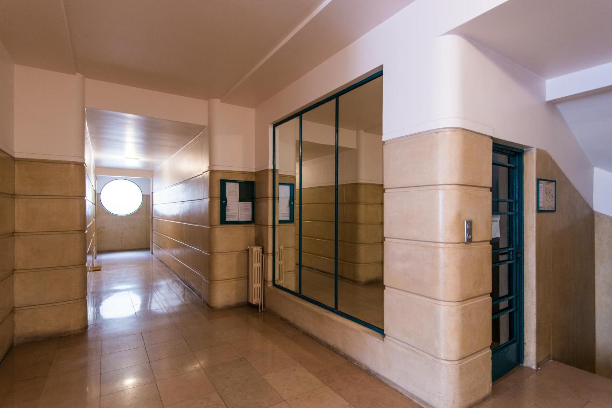 Luxury Art Deco Elegant Escape By Eiffel Tower *