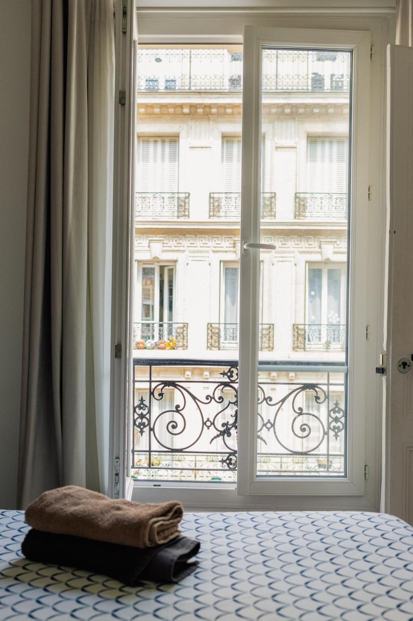 Lovely Bastille Parigi