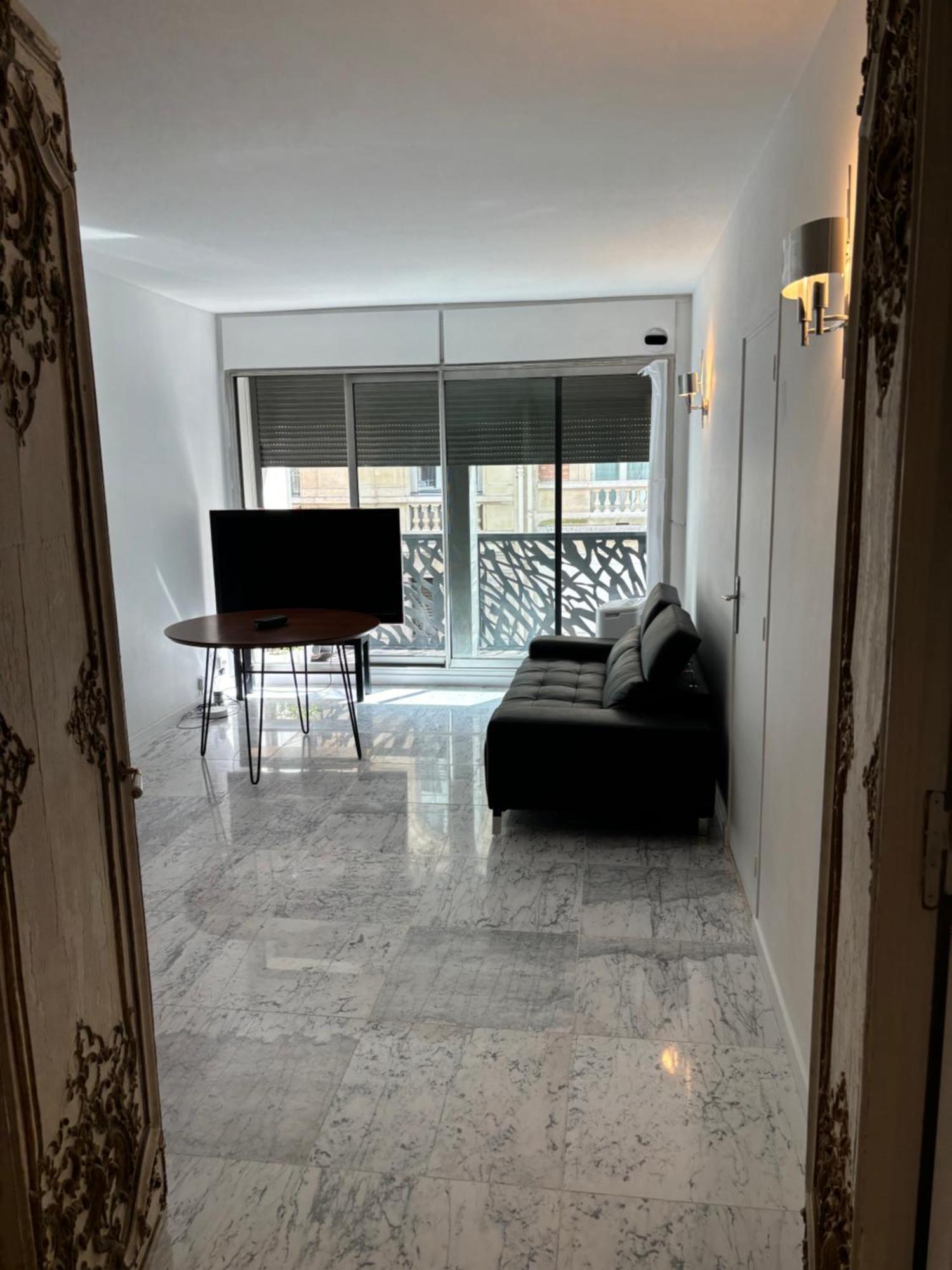 Ponthieu Apartment