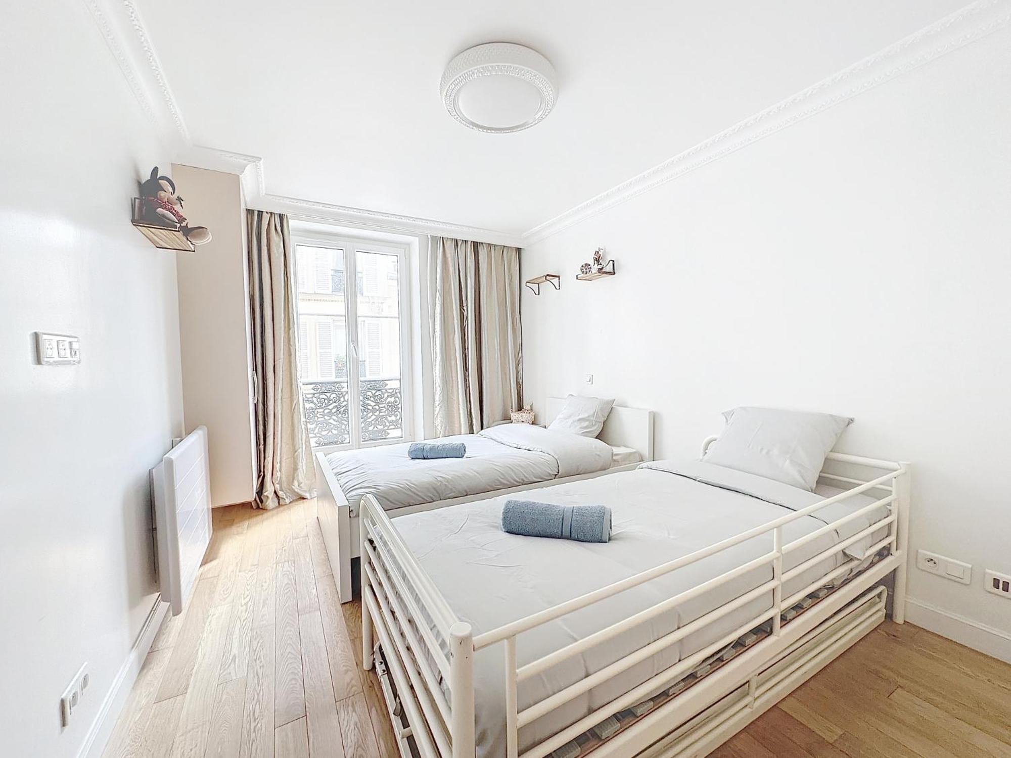 Apartment 118 - , Place De La Republique, 7 Personnes Paris
