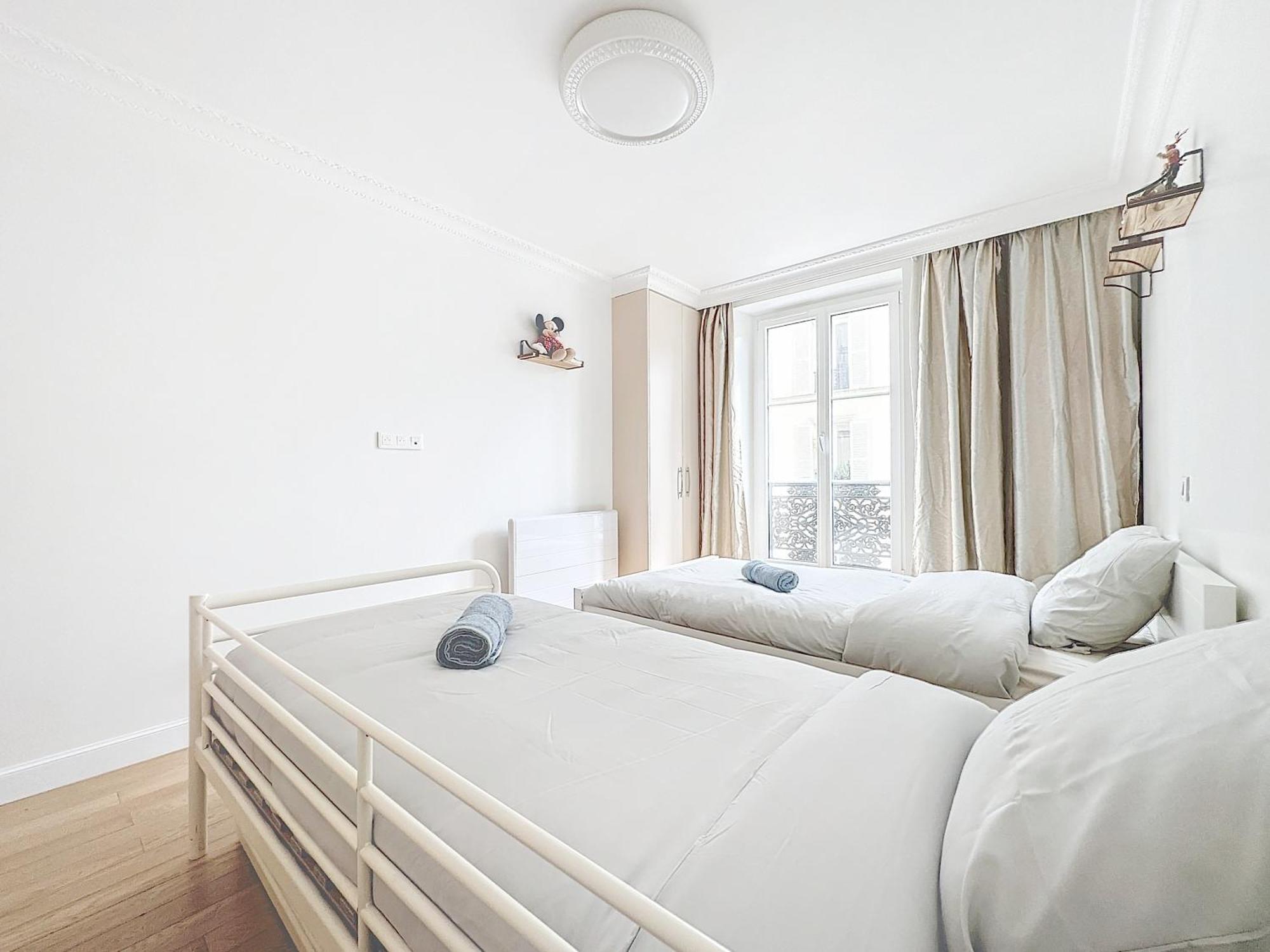 Apartment 118 - , Place De La Republique, 7 Personnes Paris