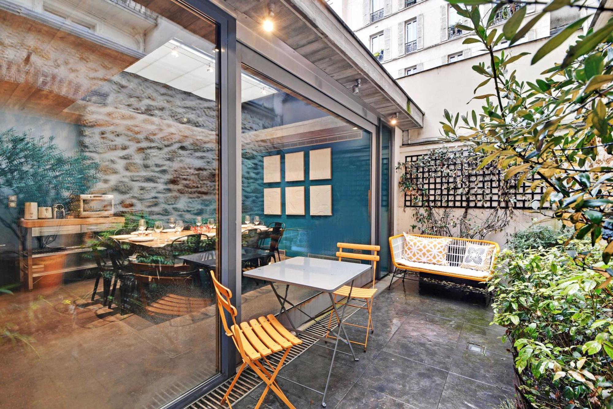 Fabulous House - A Gem In Chic Western Parigi