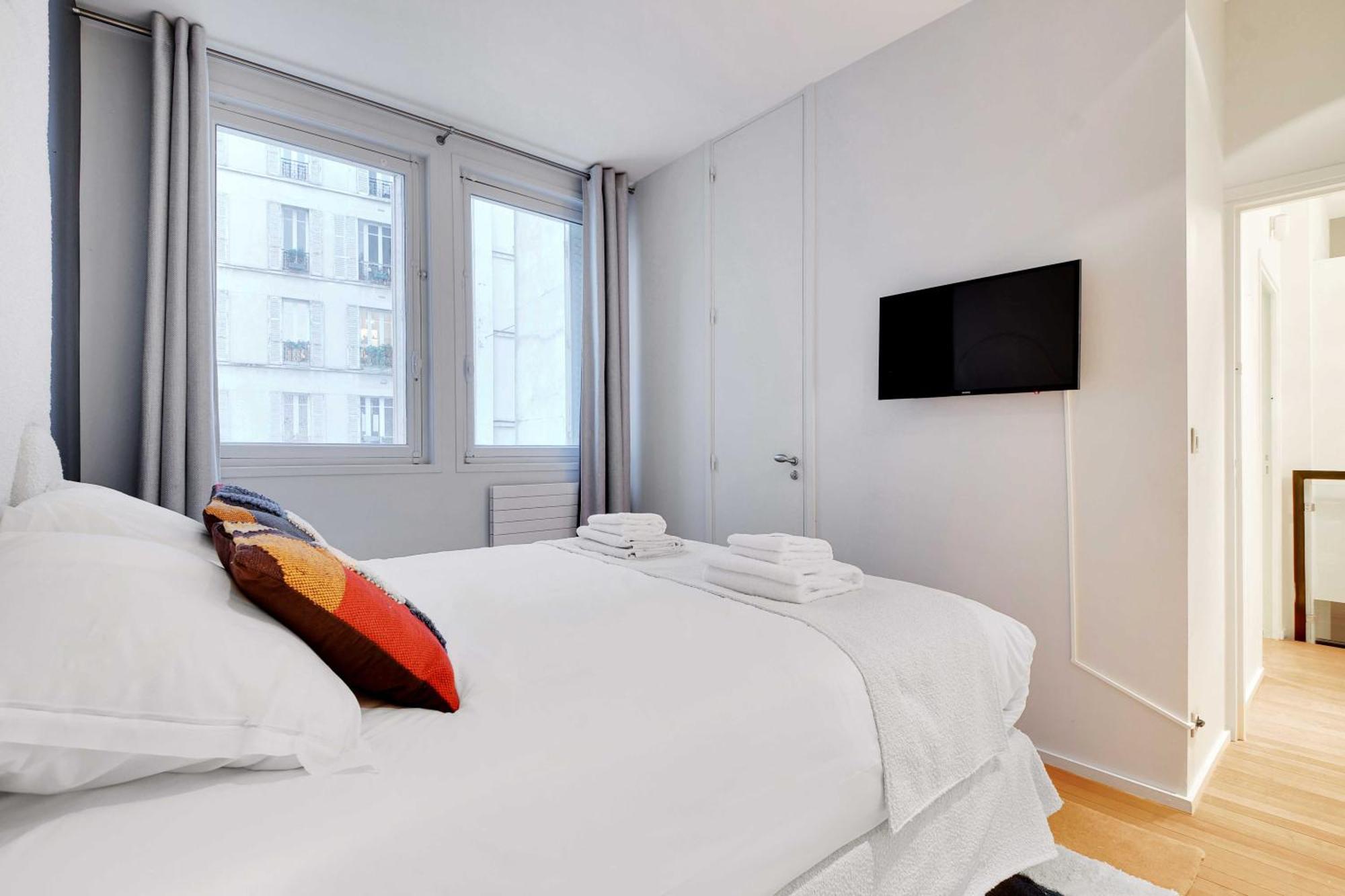 Fabulous House - A Gem In Chic Western Parigi