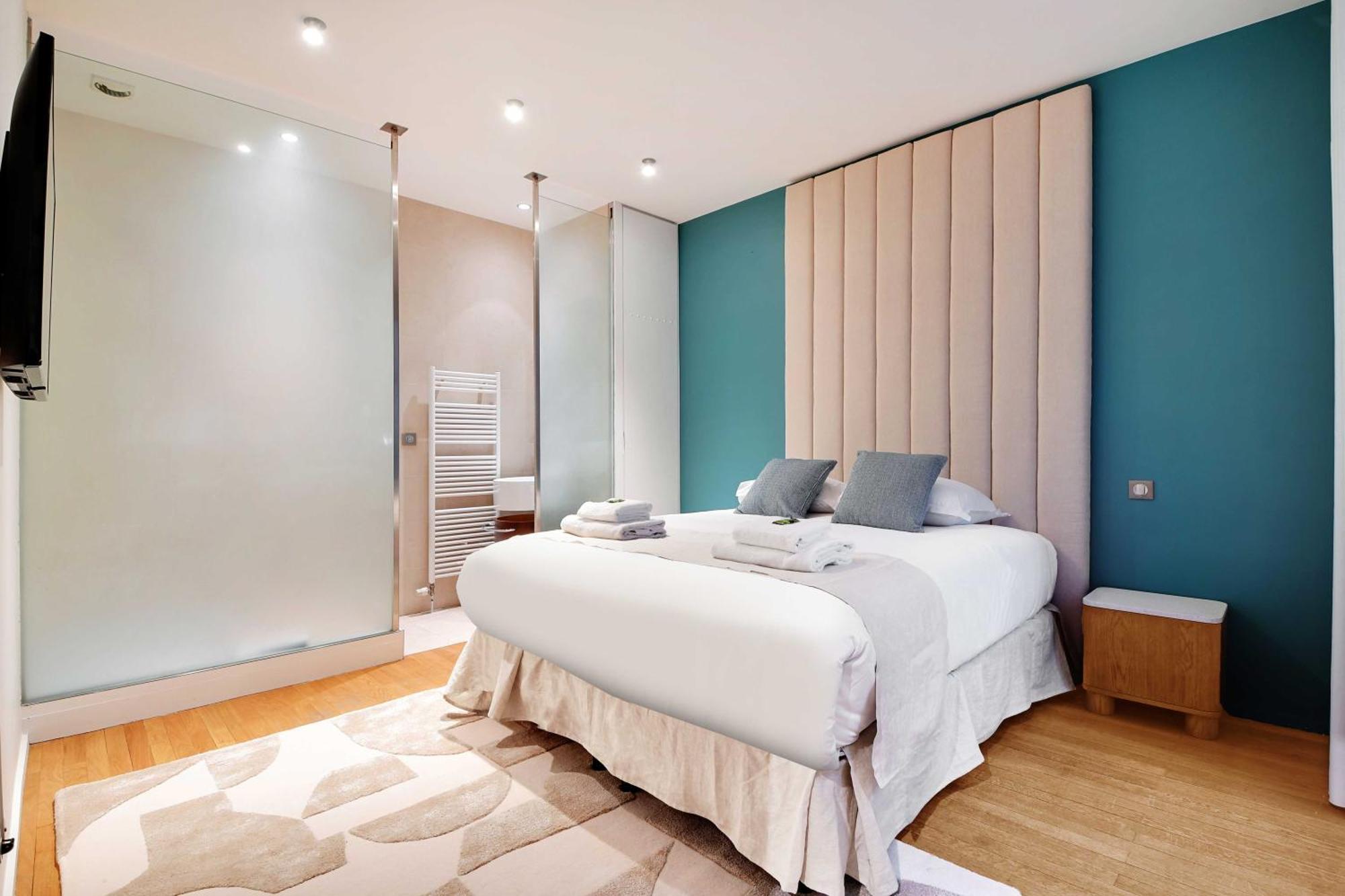 Fabulous House - A Gem In Chic Western Parigi