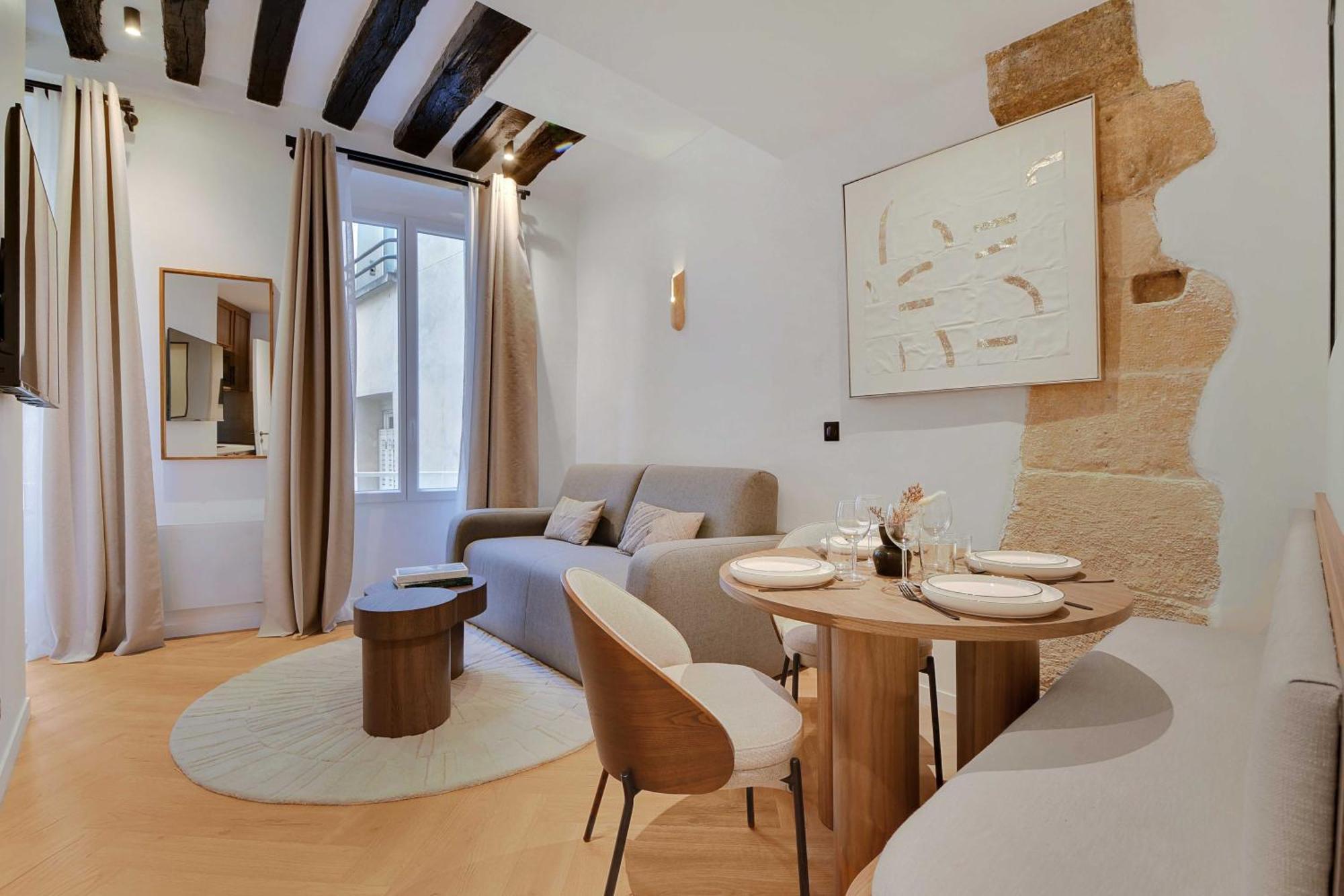 Elegant Comfort In The Heart Of Paris-notre Dame Paris