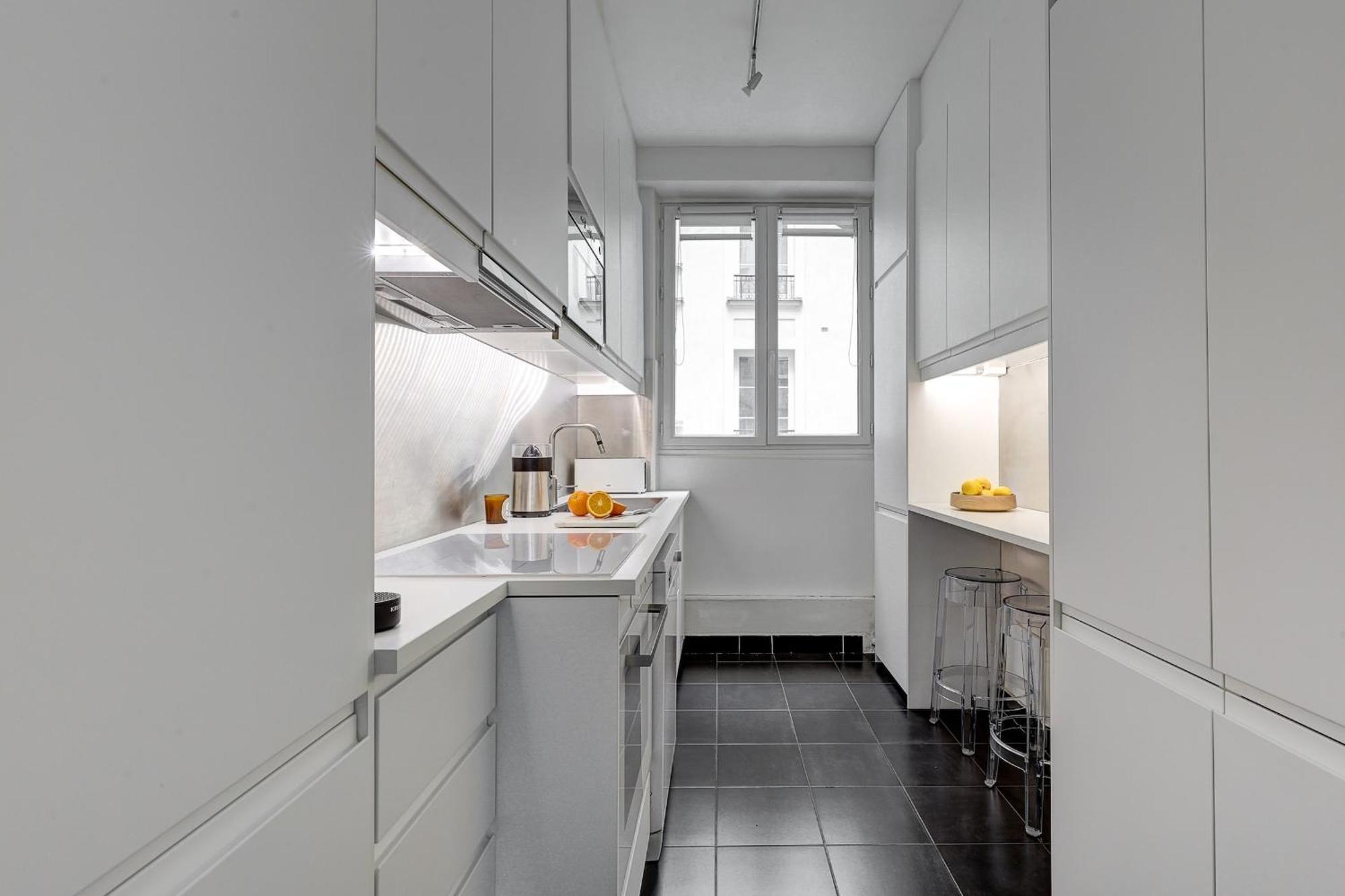Eiffel Tower & Champ De Mars - 2br - Cityapartmentstay