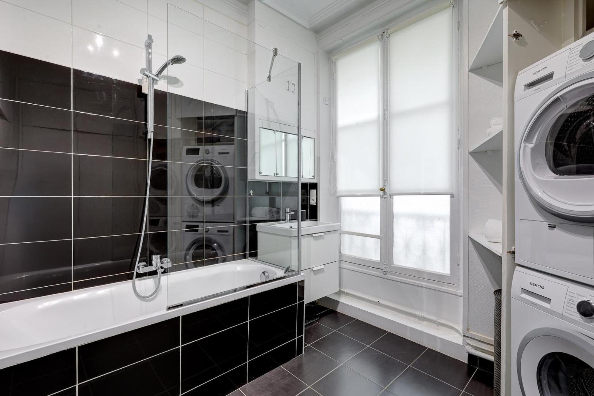 Apartment Eiffel Tower & Champ De Mars - 2br - Cityapartmentstay Paris