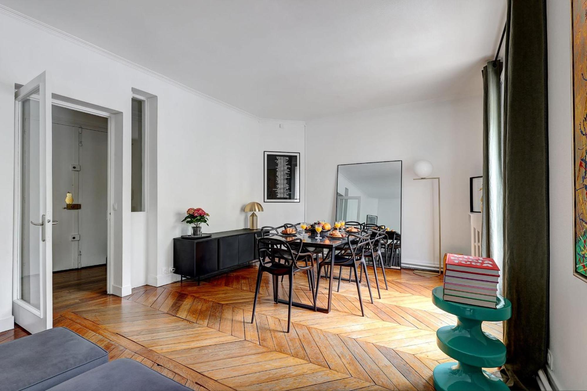 Apartment Eiffel Tower & Champ De Mars - 2br - Cityapartmentstay Paris