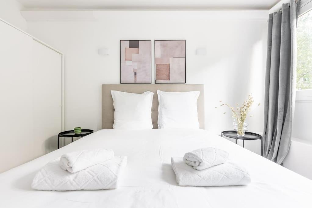 Ensoleille Buttes Chaumont -iv Apartment Paris