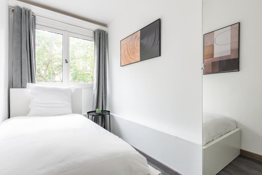 Ensoleille Buttes Chaumont -iv Apartment Paris