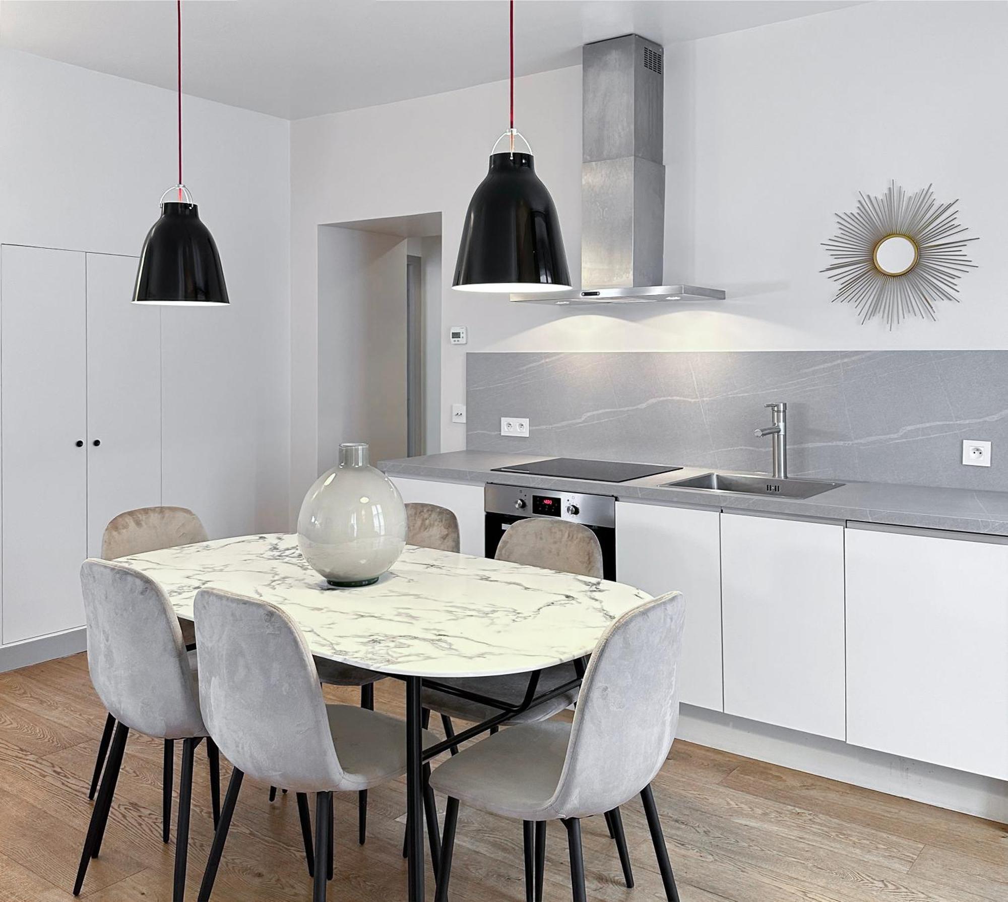 Luxembourg Garden Family Flat Delight