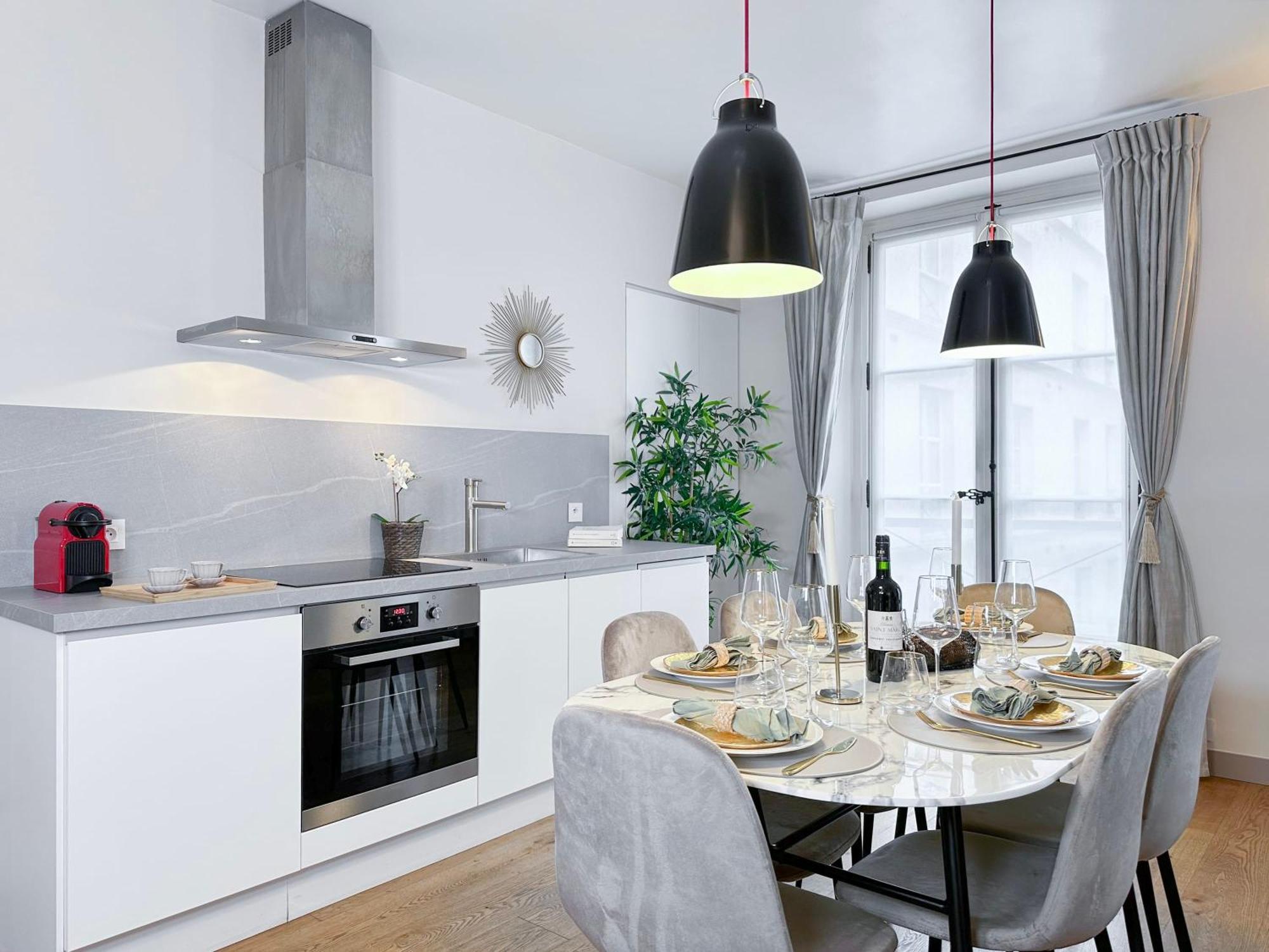 Luxembourg Garden Family Flat Delight