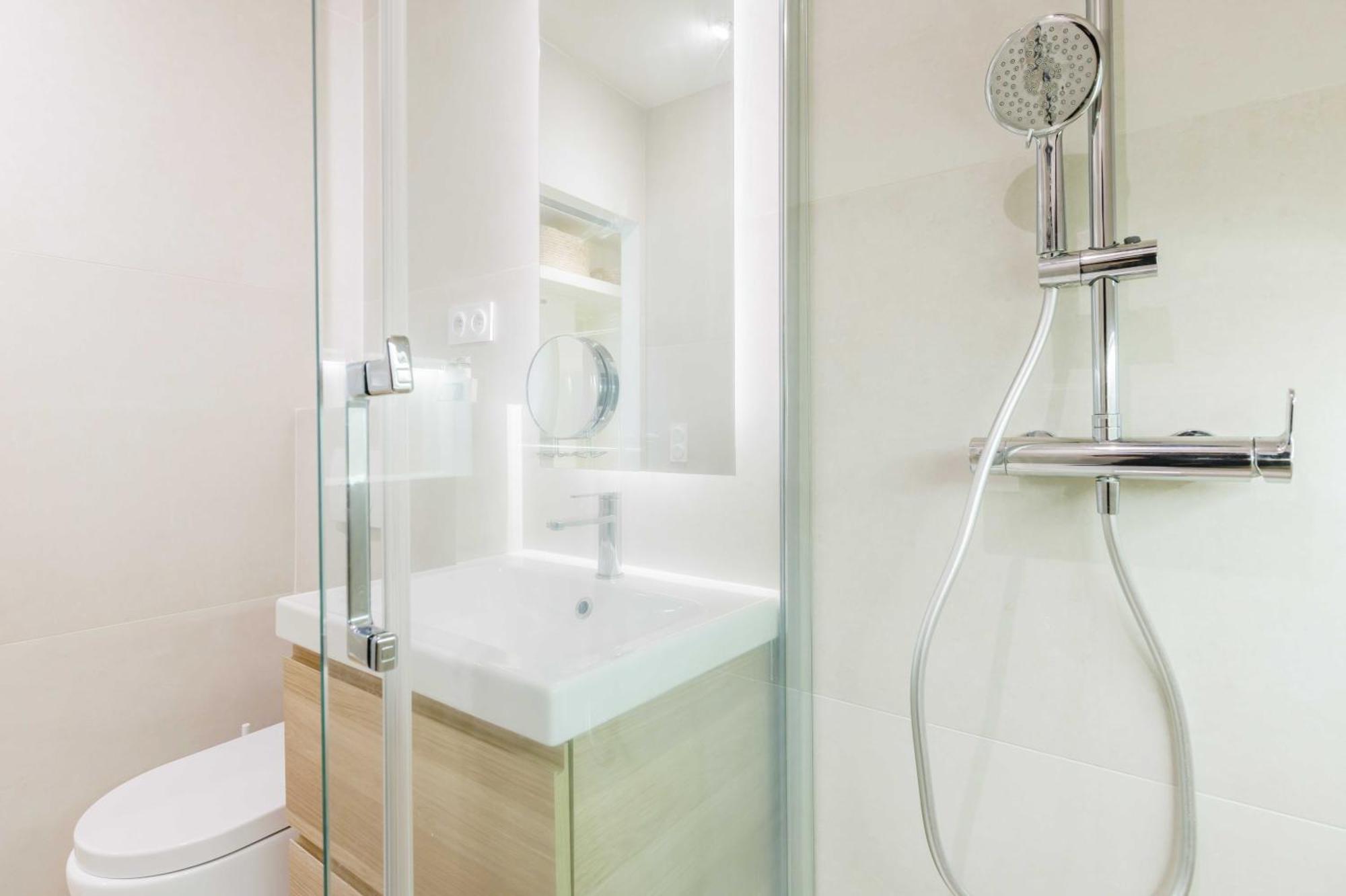 Apartment Modern - 2bdr-6p - Sacre Coeur *