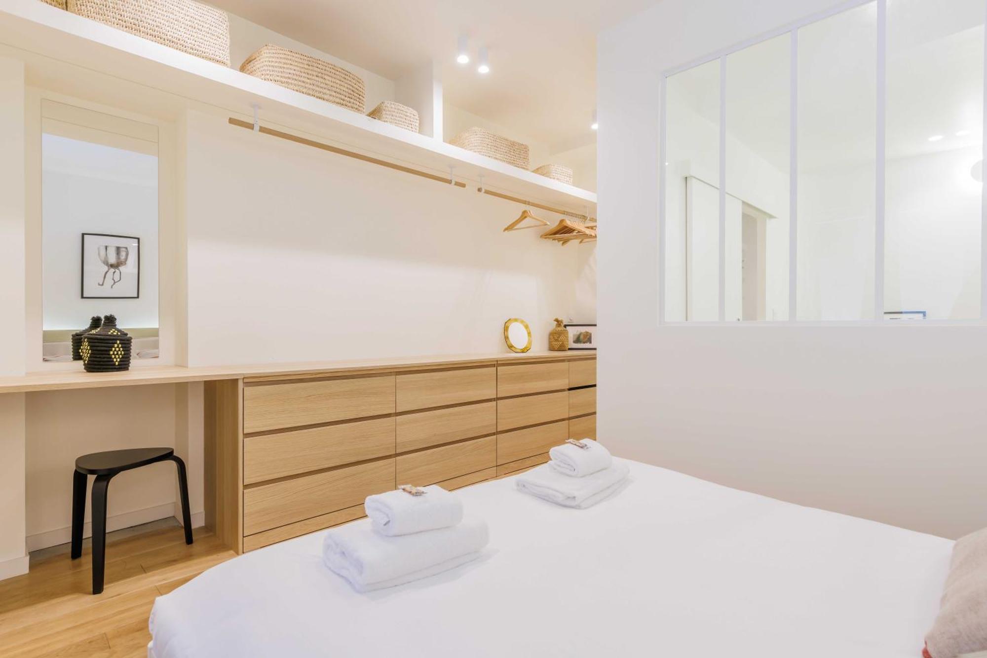 Modern - 2bdr-6p - Sacre Coeur Apartment Paris