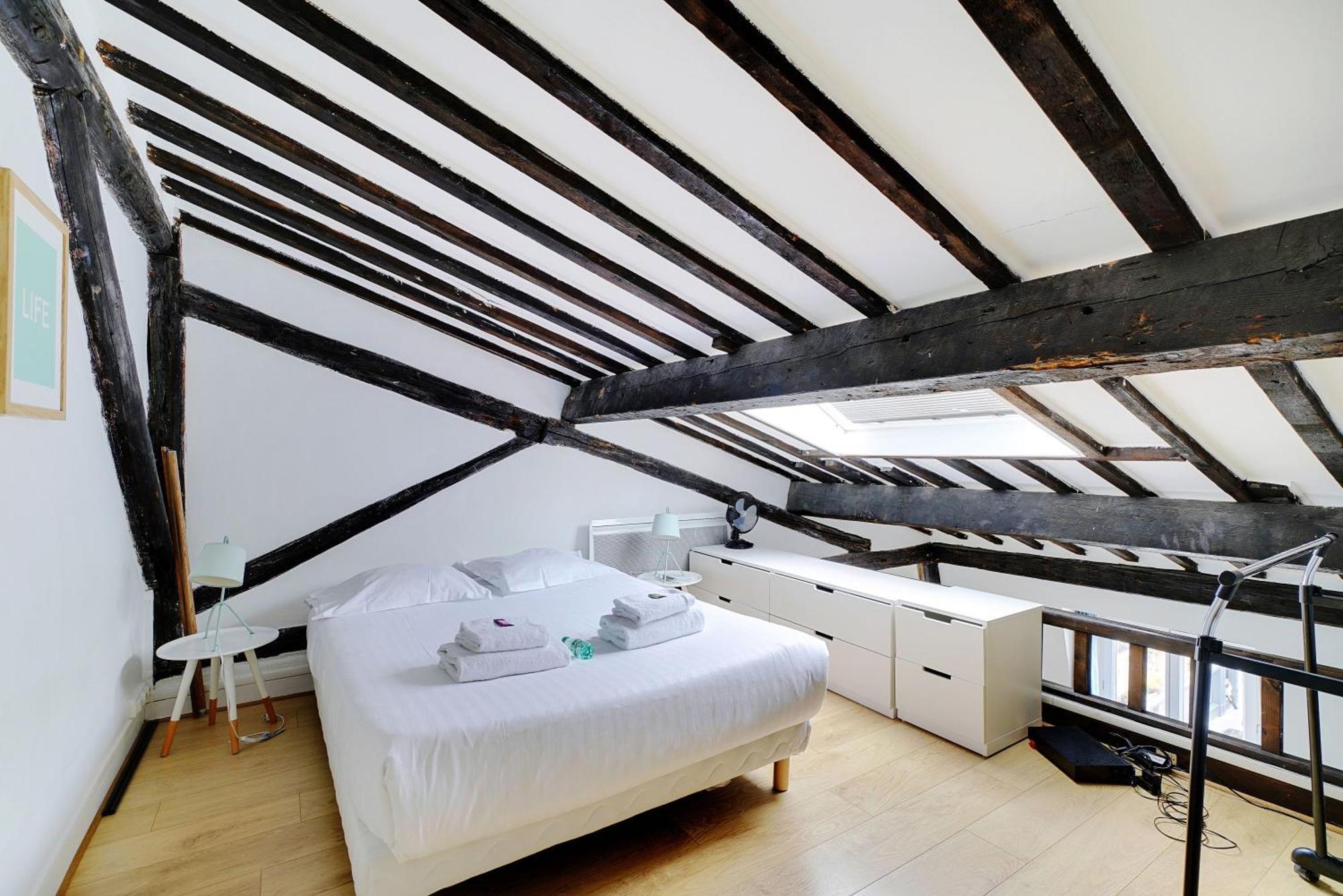 Parisian Charm In The Heart Of The Marais ! *
