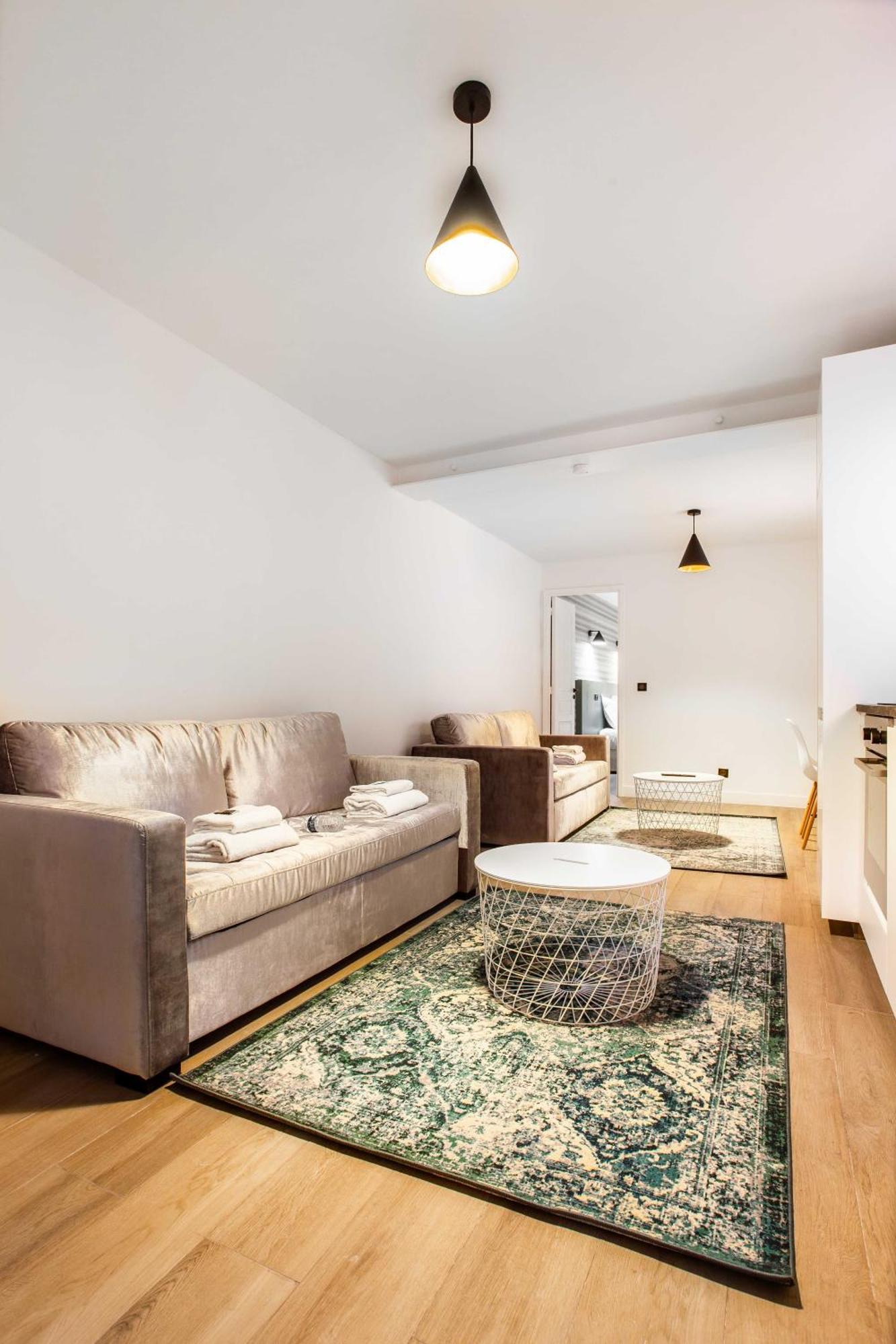 Elegant - 2bd - 8p - Eiffel Tower Holiday home