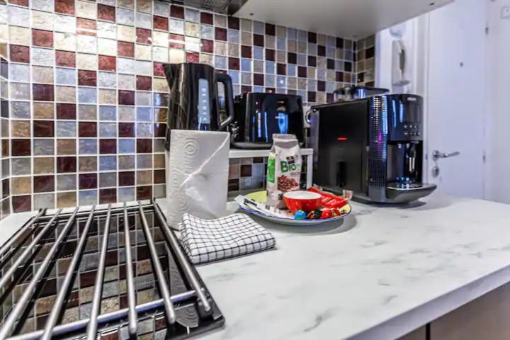 Homestay At Place Bastille Near Metro And Maris Modern *