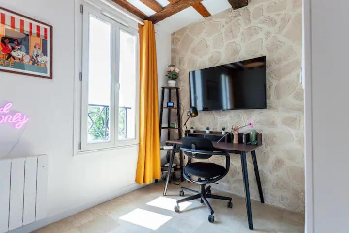 At Place Bastille Near Metro And Maris Modern Homestay Paris