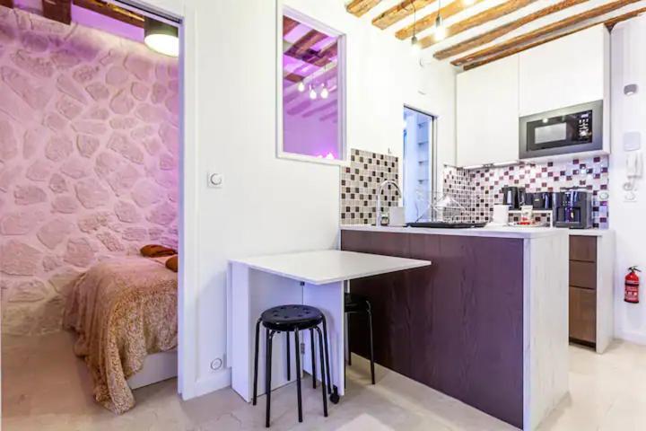 At Place Bastille Near Metro And Maris Modern Homestay Paris