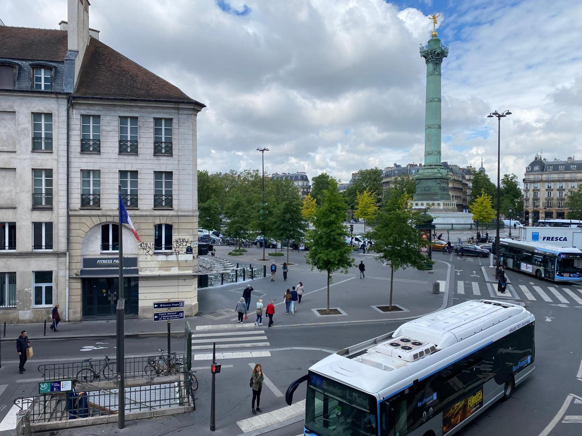 At Place Bastille Near Metro And Maris Modern Homestay
