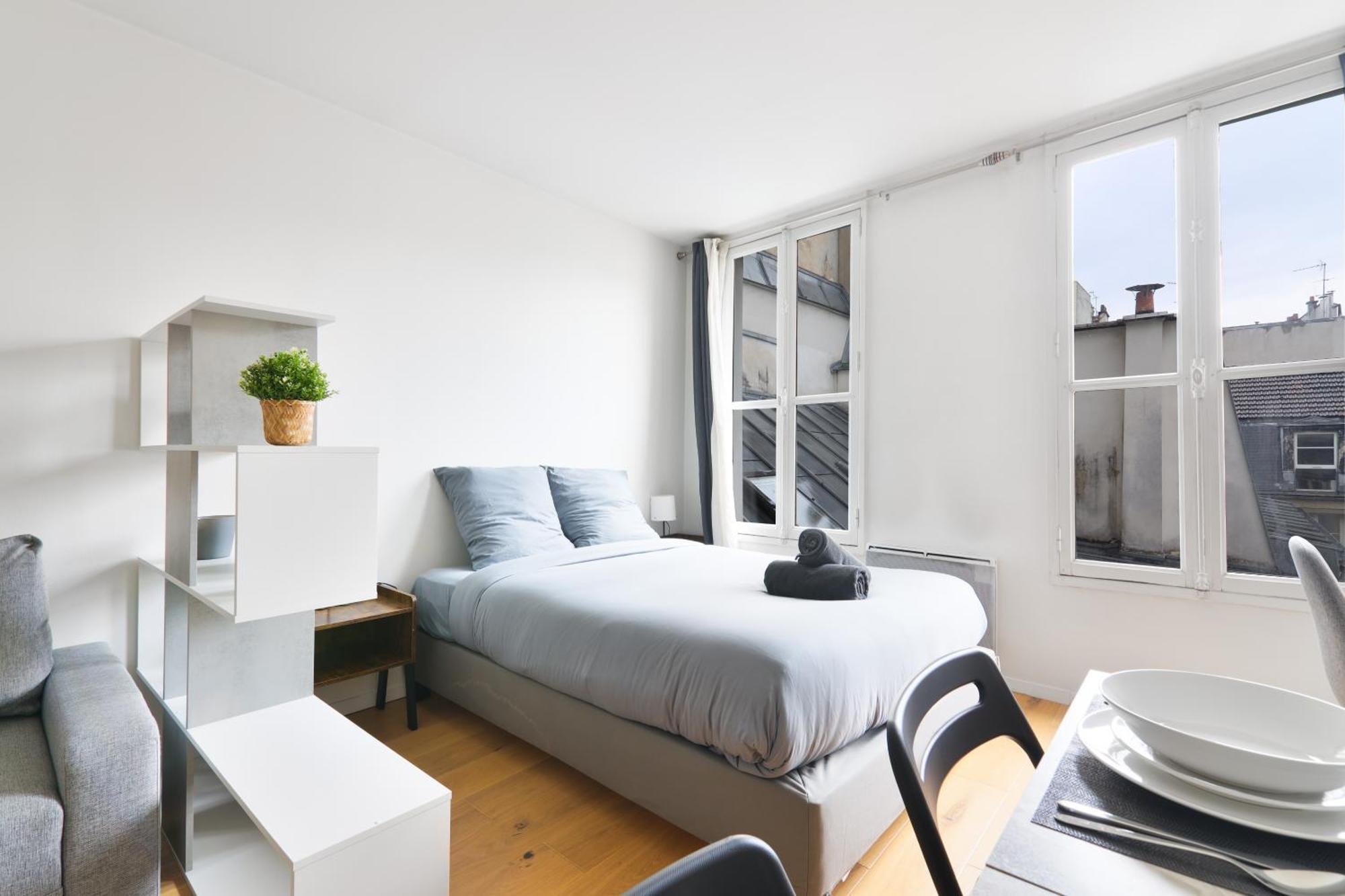 - Quartier Champs-elysees 5 Free Netflix